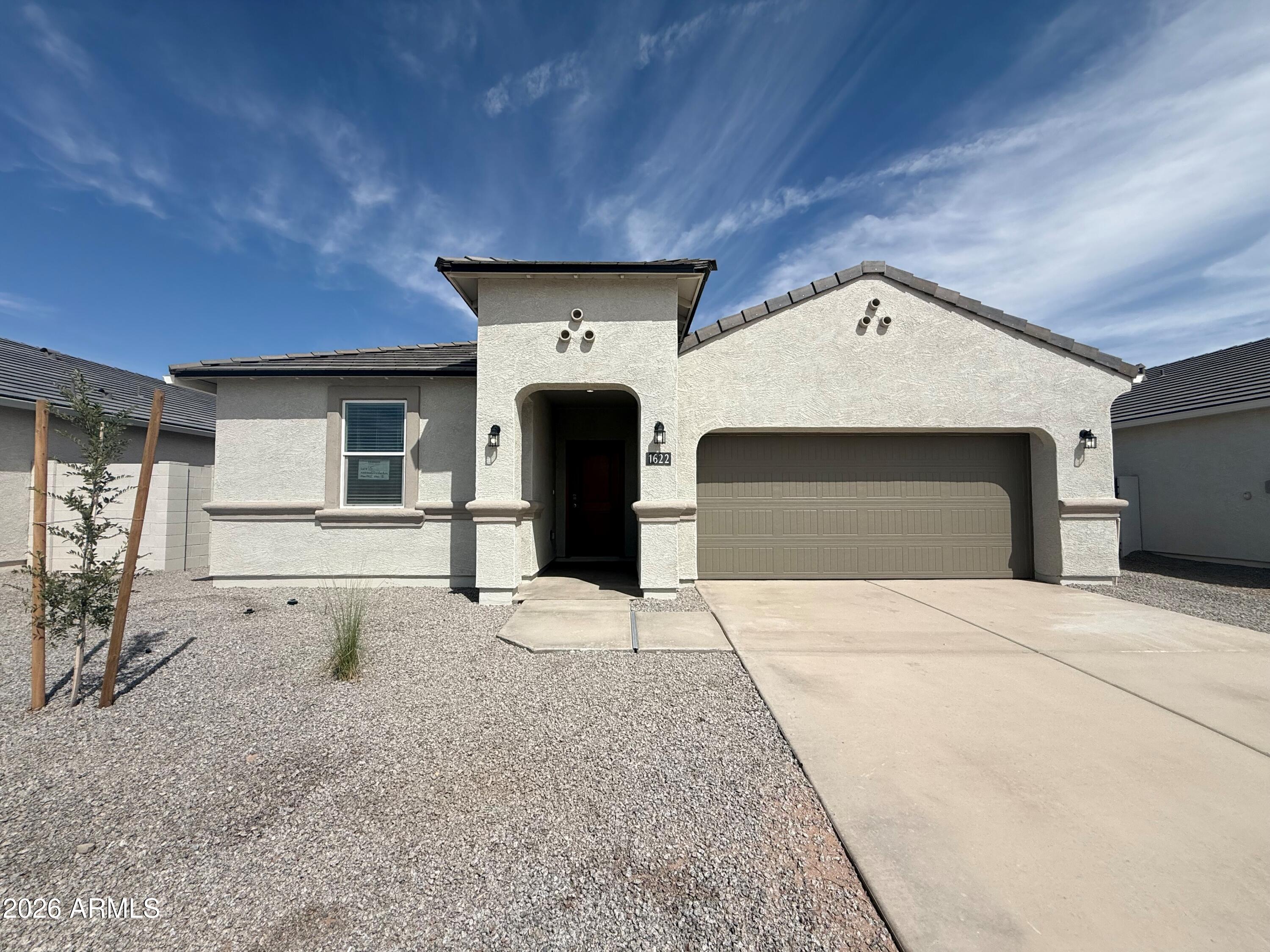 1622 W HESS Avenue