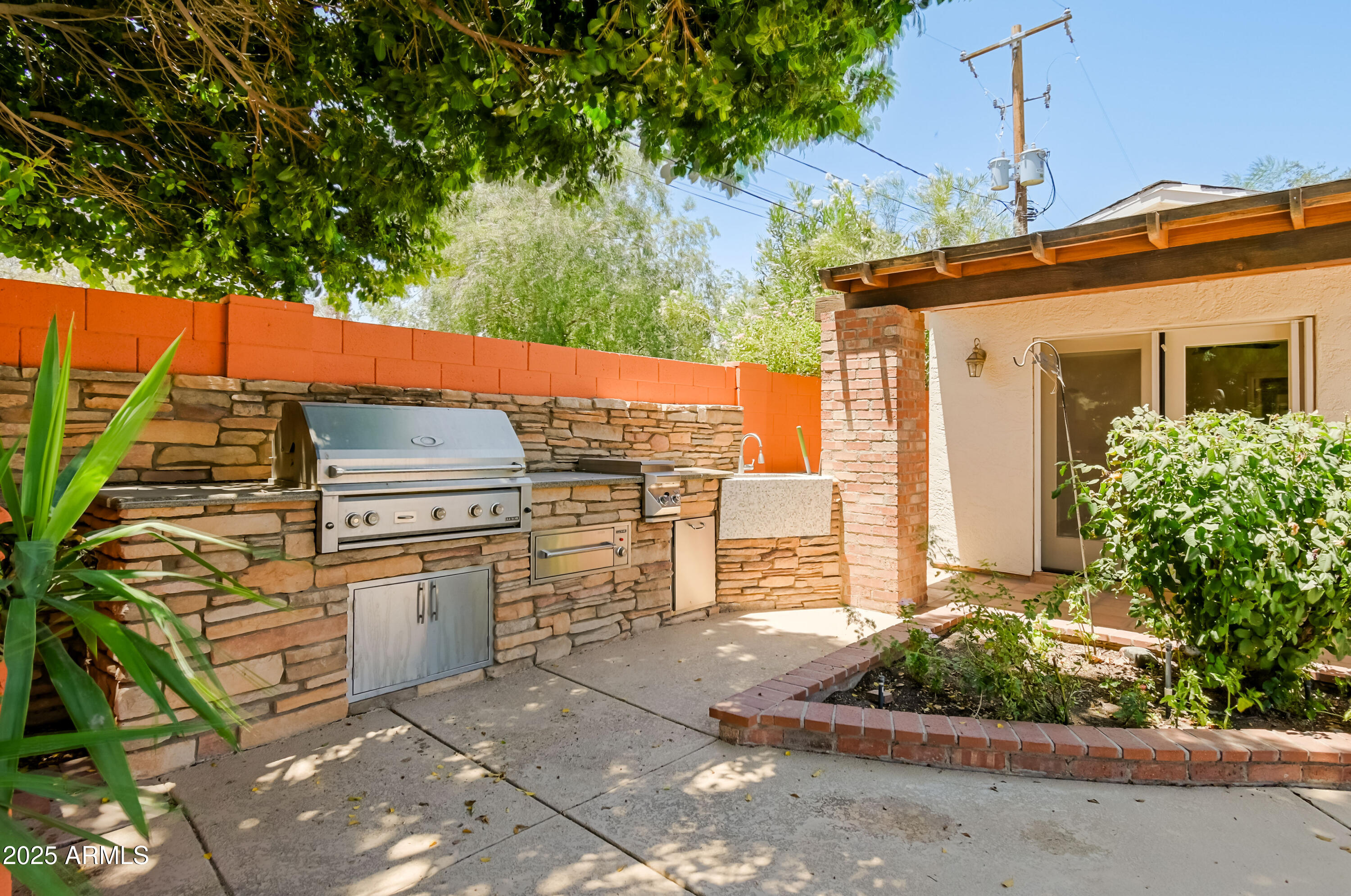5112 N 32nd Place