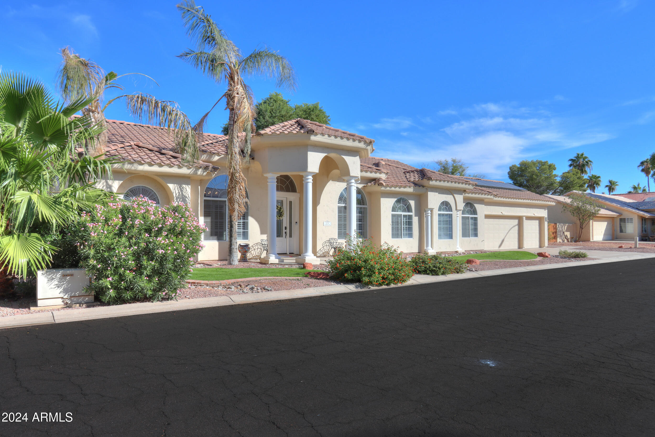 1223 E CLEARVIEW Drive