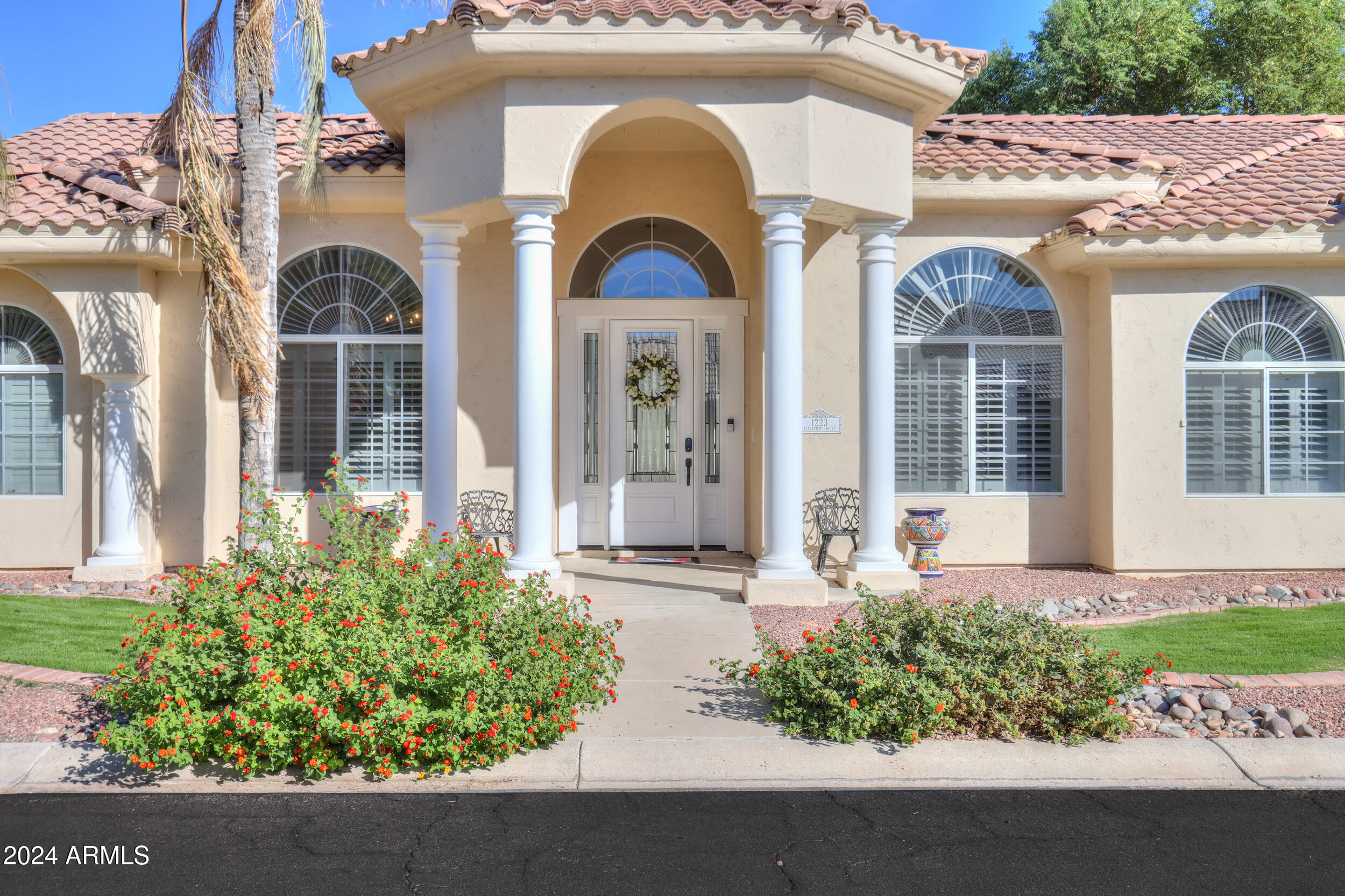 1223 E CLEARVIEW Drive