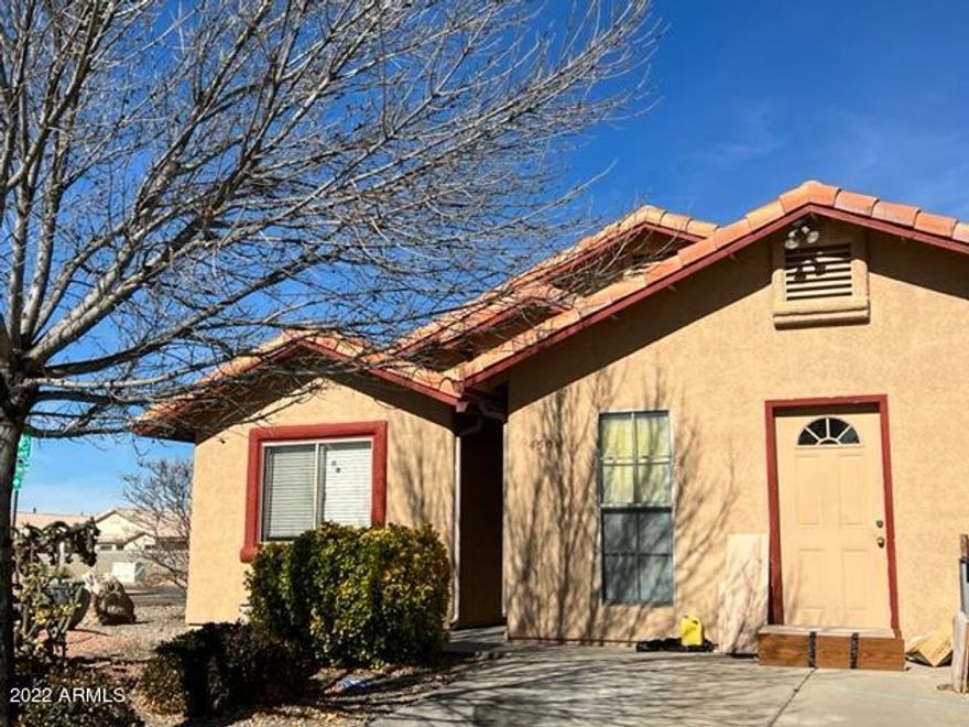 This home is located in the desirable PDS elementary school district and is approximately 1/2 mile from the Mall and restaurants. Ceramic tile, Corner wood burning fireplace plumbed for gas. Eat-in kitchen plus formal dining in Great Room. Split floor-plan. Nice corner lot with mature landscaping and beautiful views. Good sized back yard for the area with extended patio.