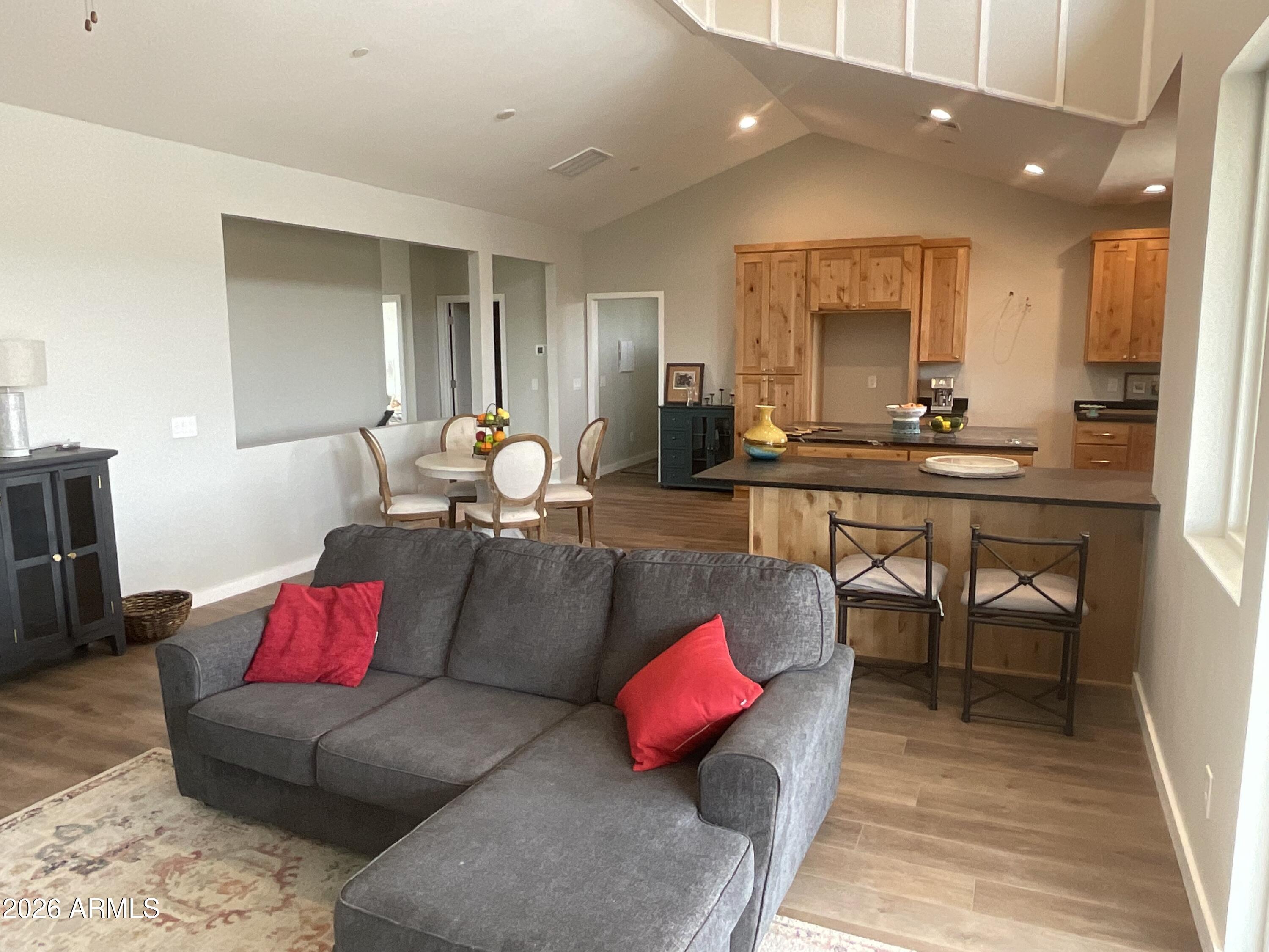 498 KINDRA HEIGHTS Road