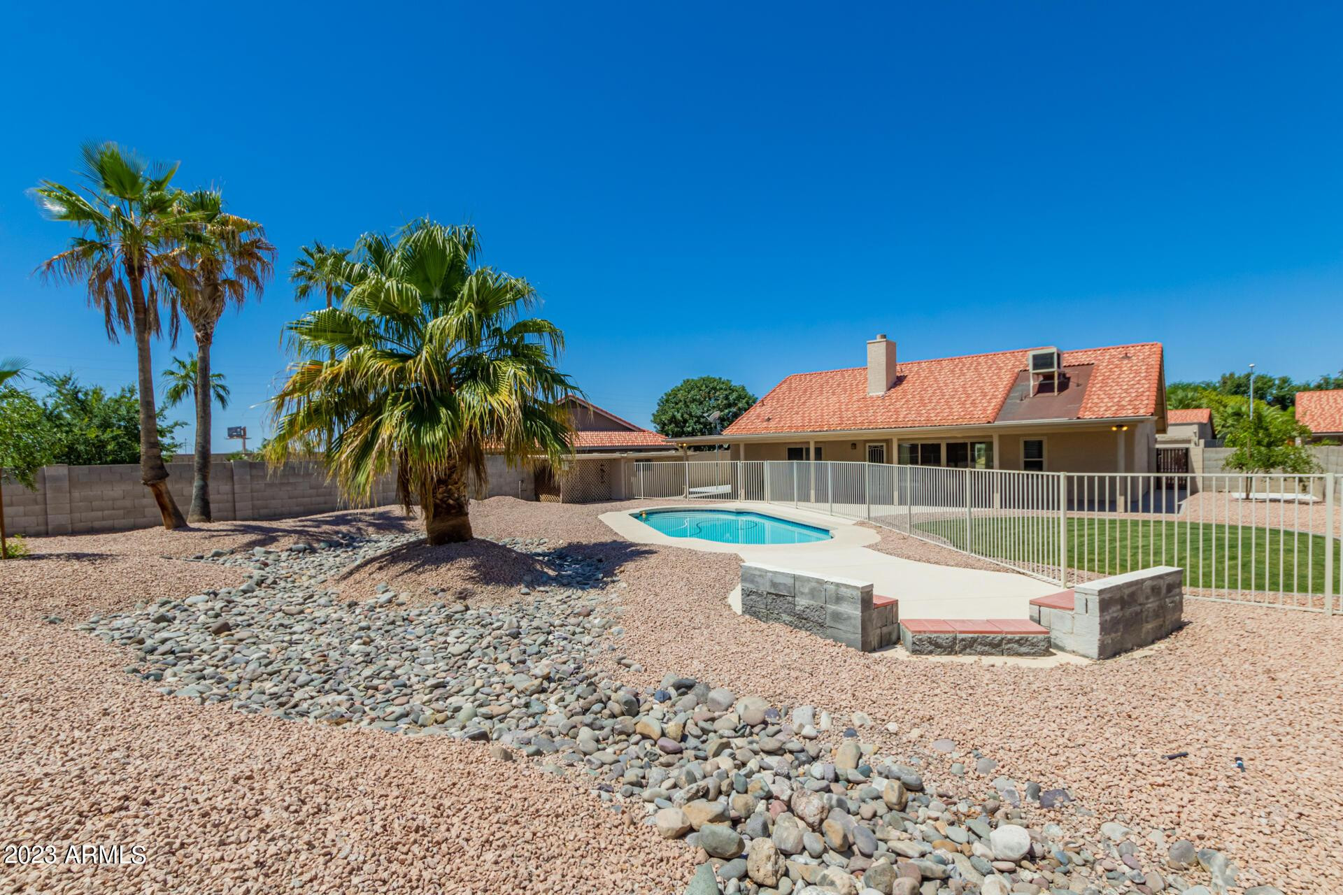 661 S Oak Circle
