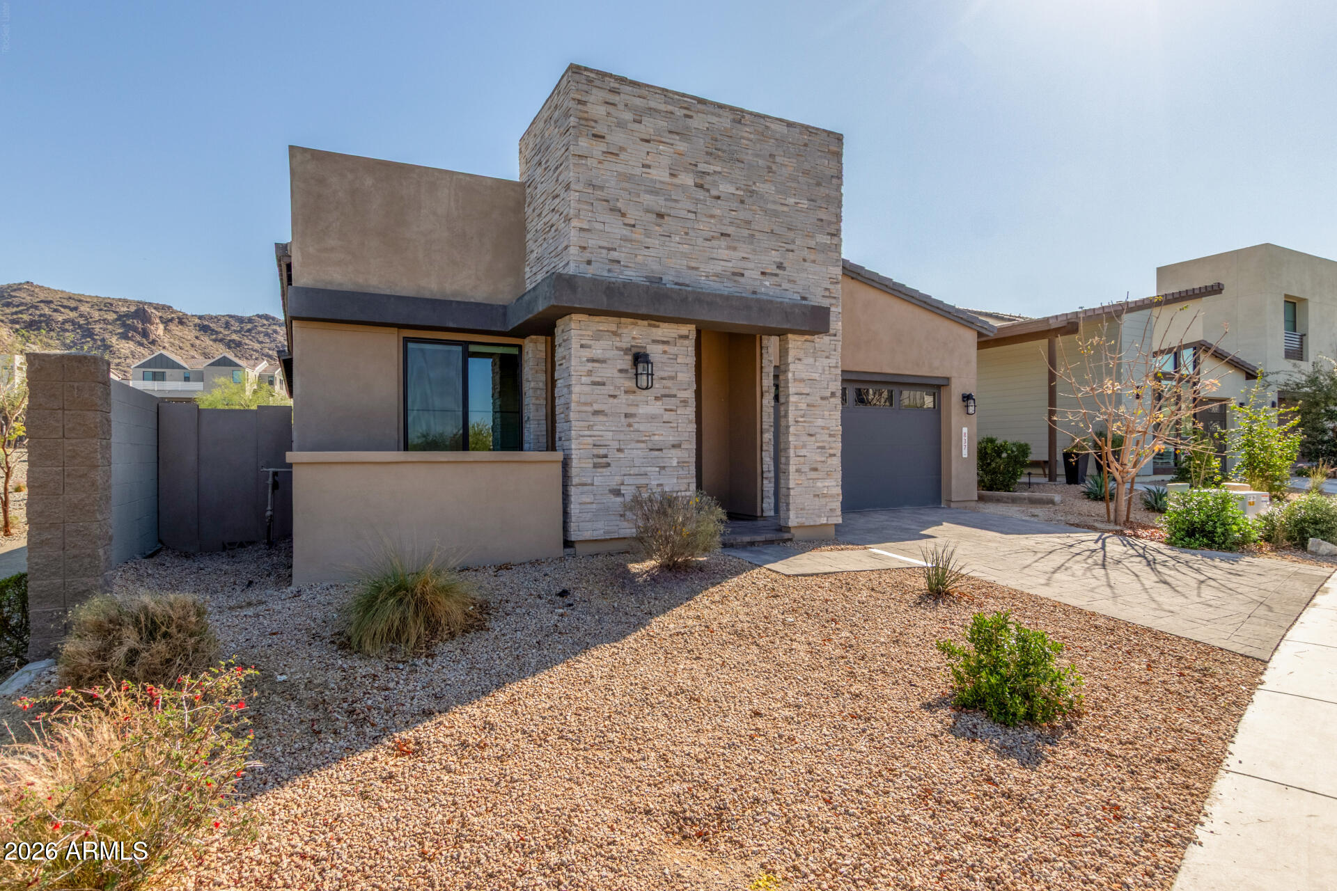 837 E MONTE Way