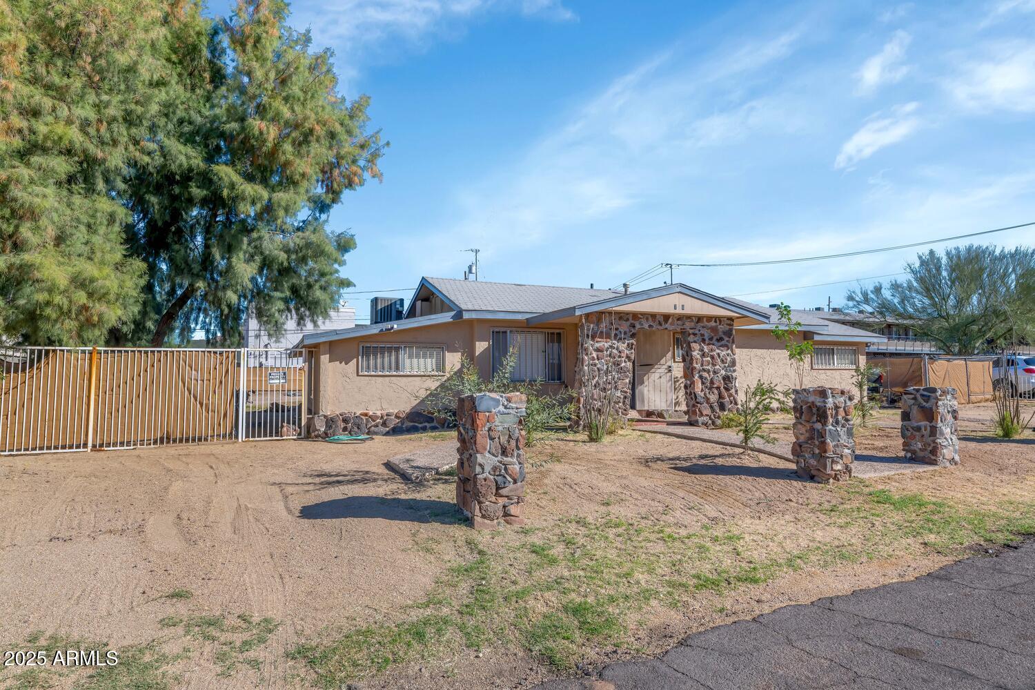748 E CAROL Avenue