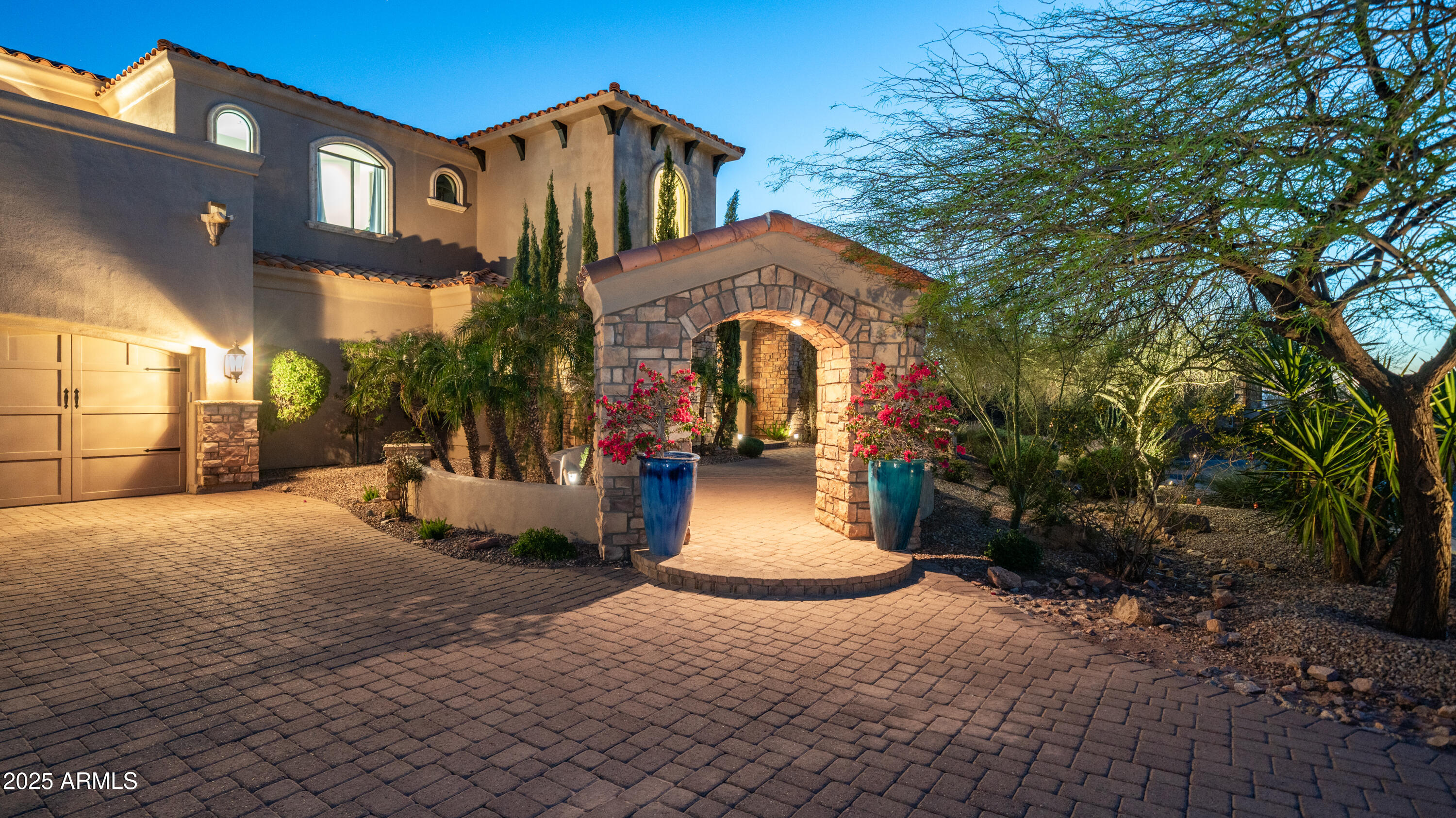 4332 N SANTIAGO Circle