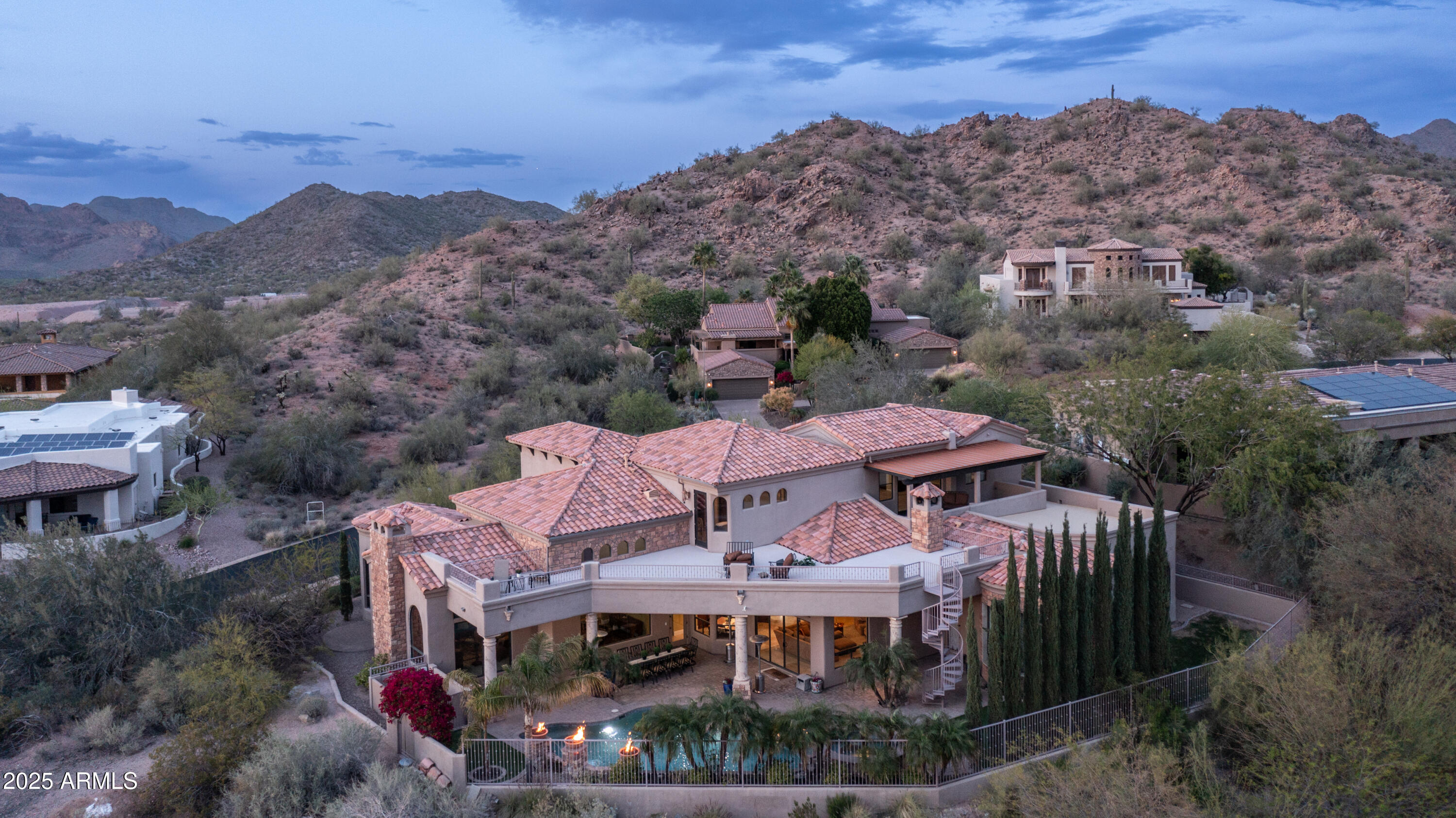 4332 N SANTIAGO Circle