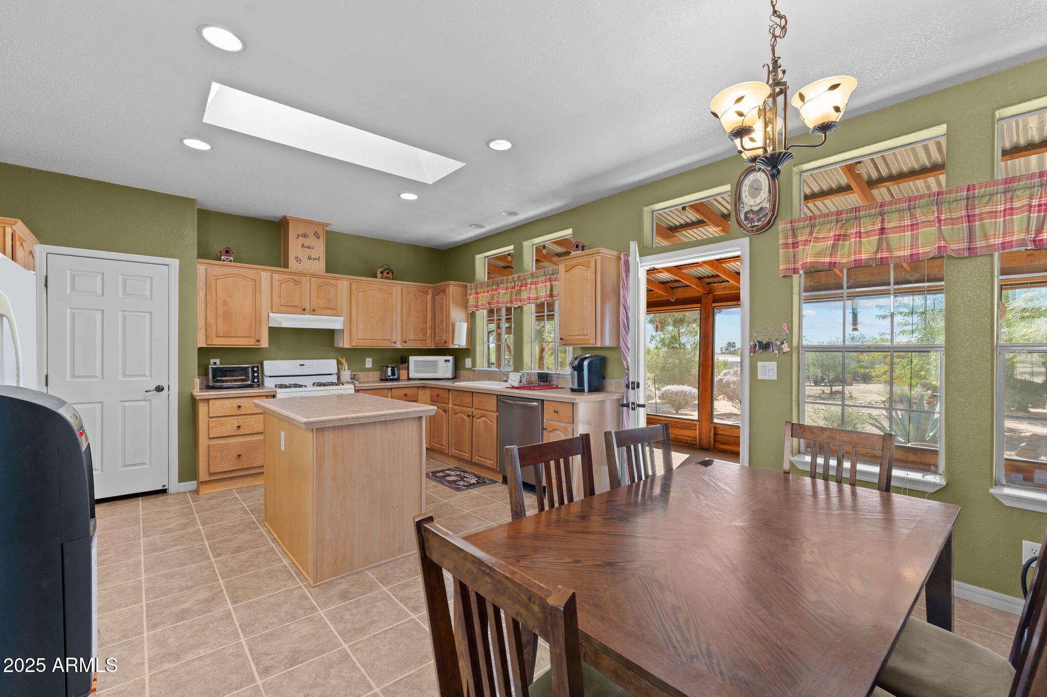 23345 W LOS HUESOS Way