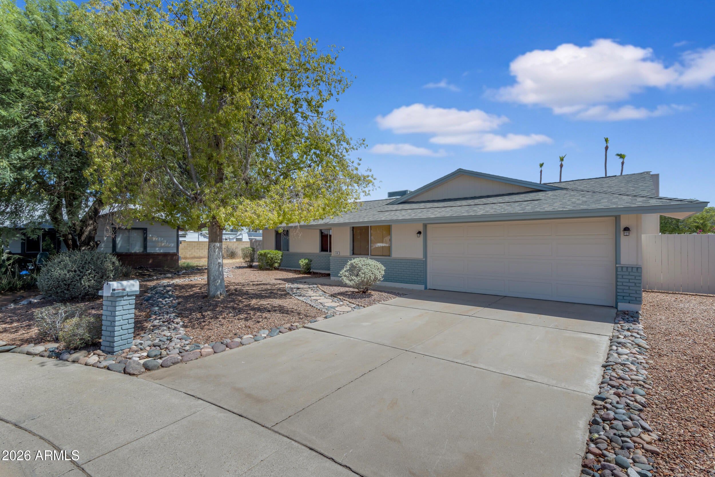 1124 W NOPAL Place