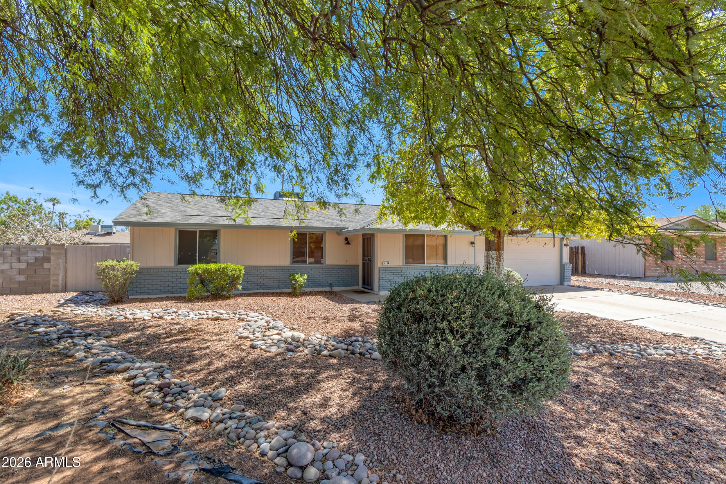 1124 W NOPAL Place