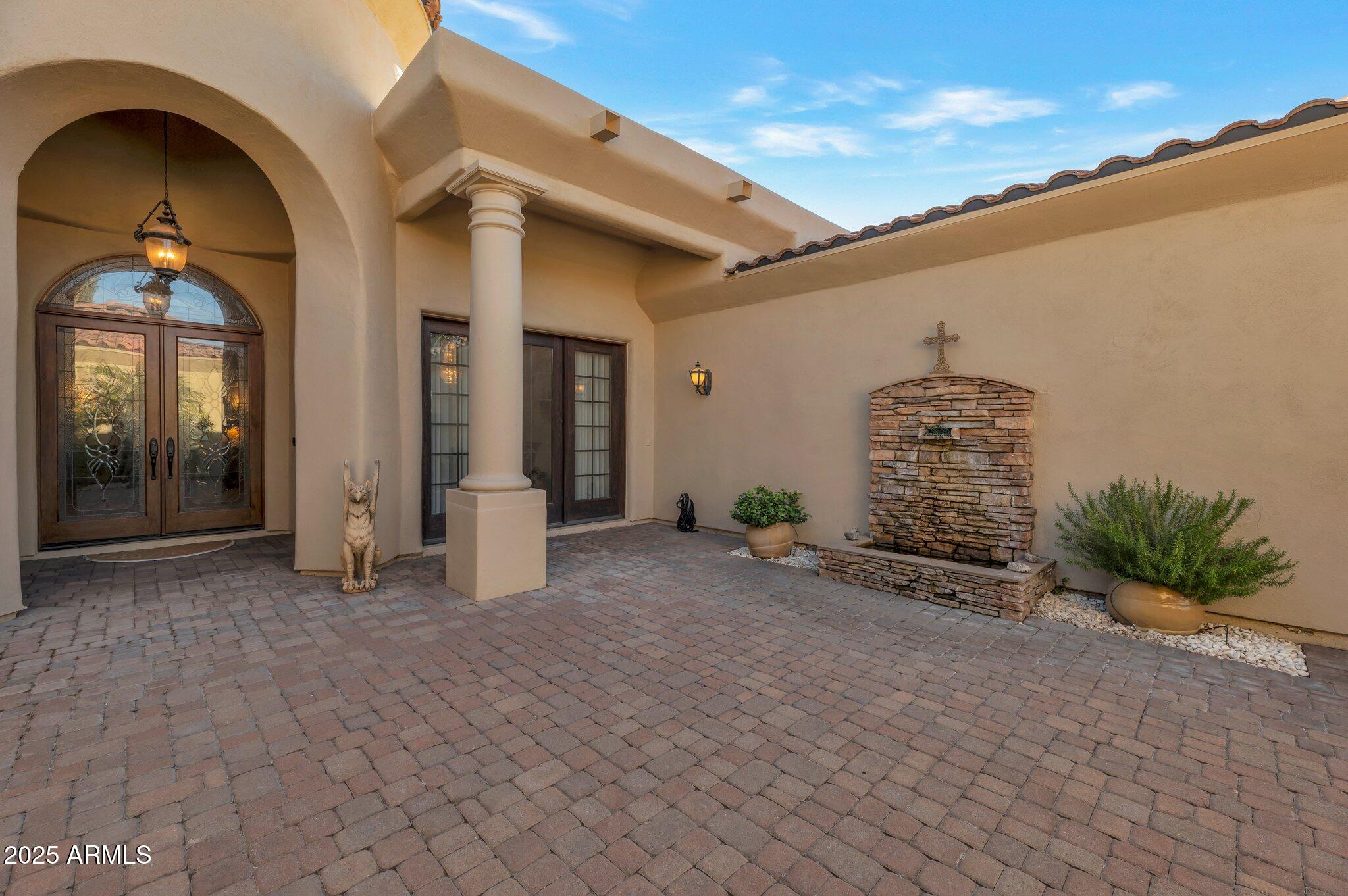 311 E WEXFORD Cove
