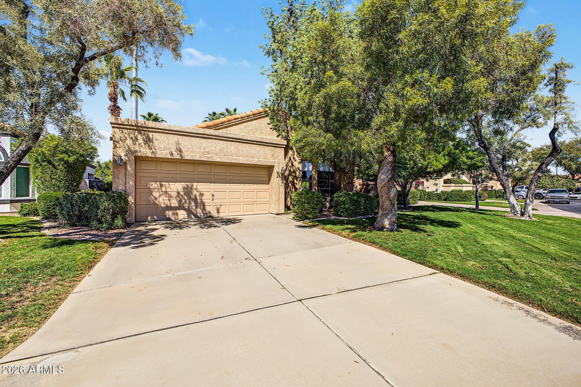 322 E Hearne Way
