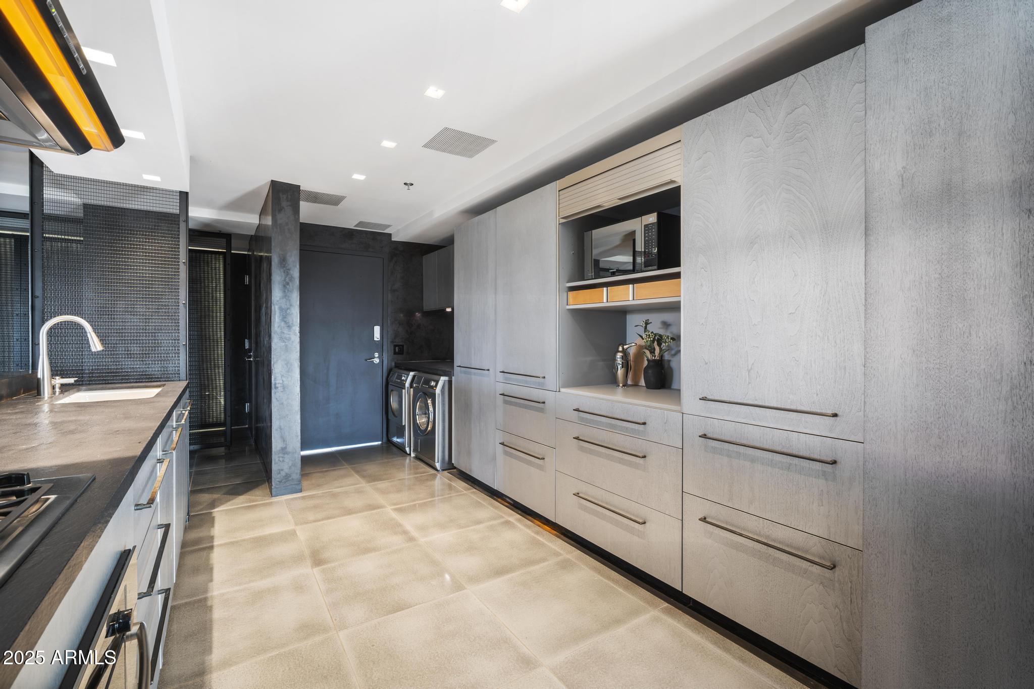 7137 E RANCHO VISTA Drive 7006