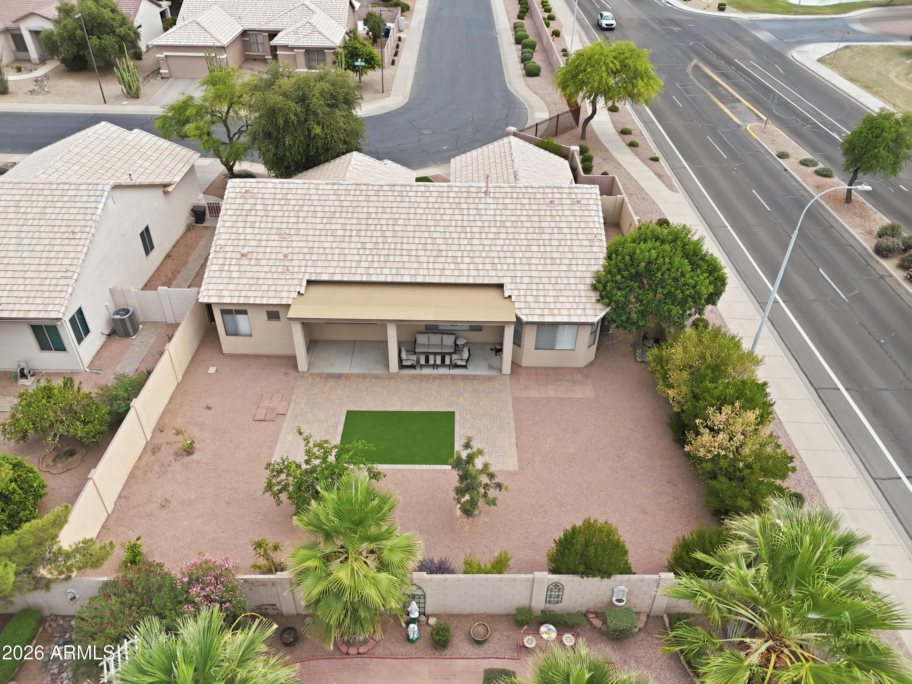 1012 E WINGED FOOT Drive