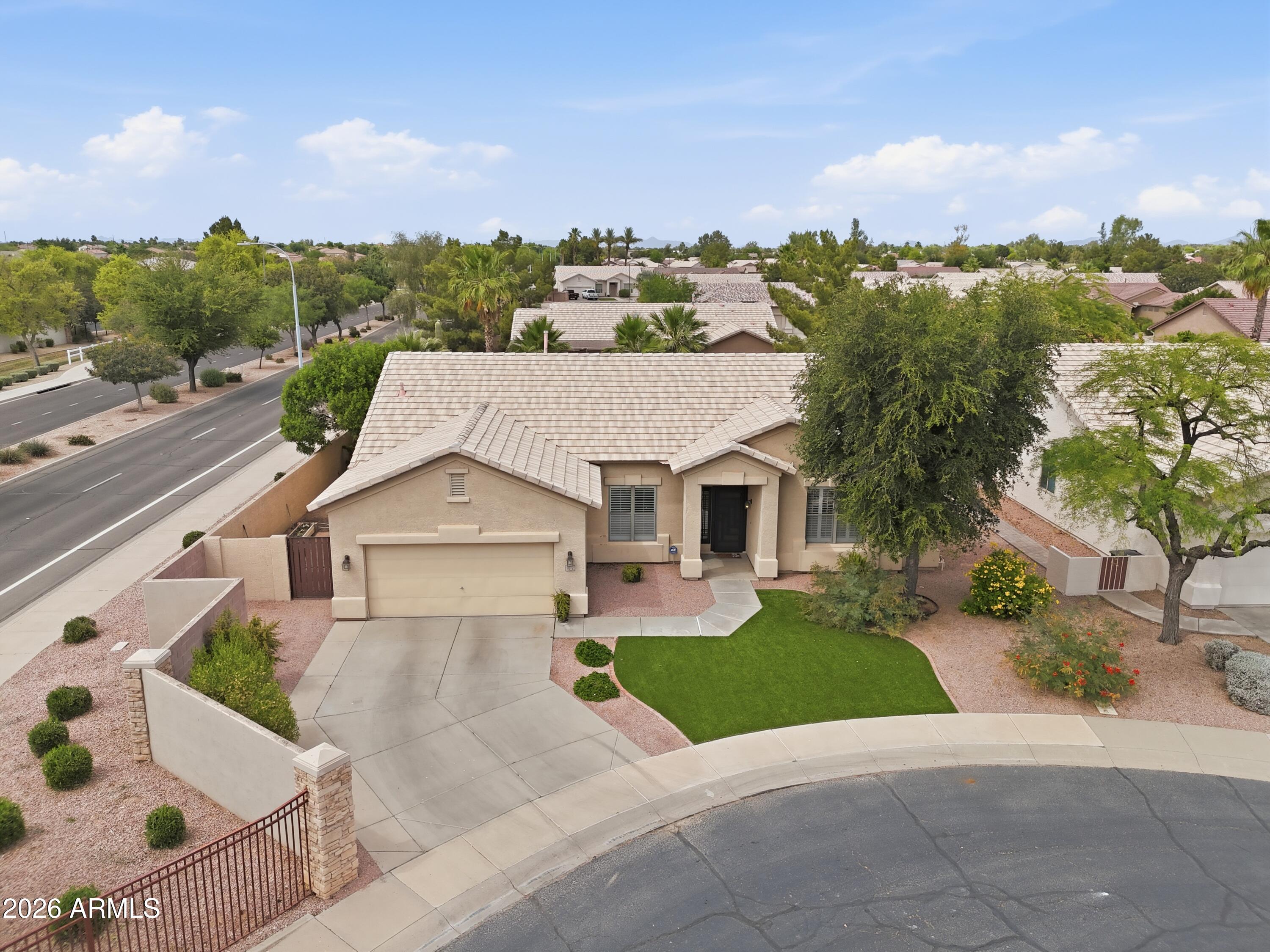 1012 E WINGED FOOT Drive