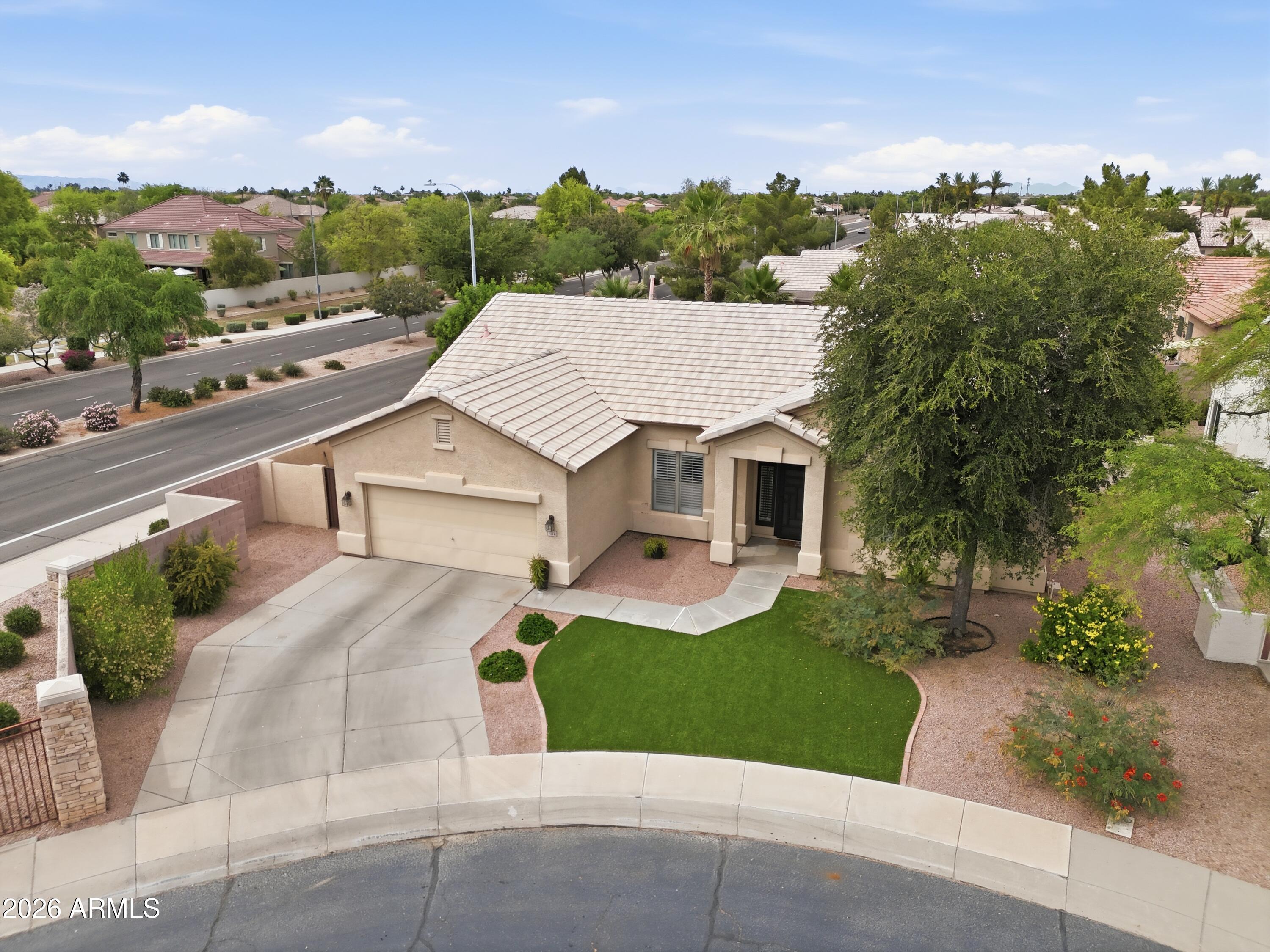 1012 E WINGED FOOT Drive