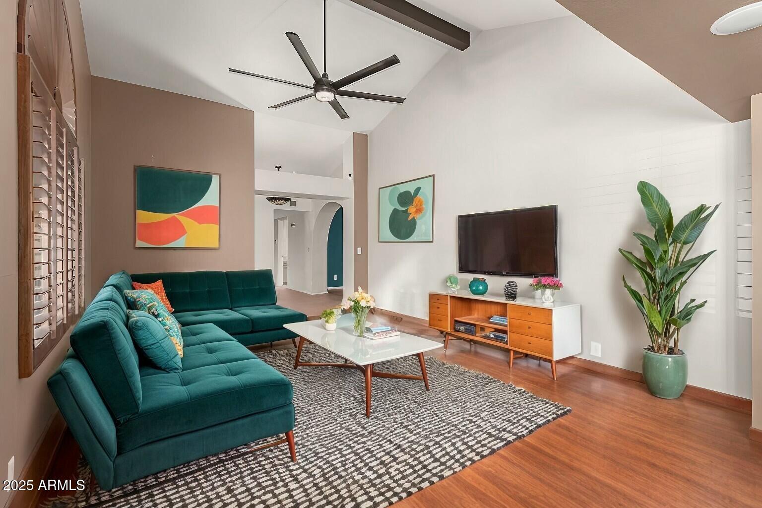 229 W LA VIEVE Lane