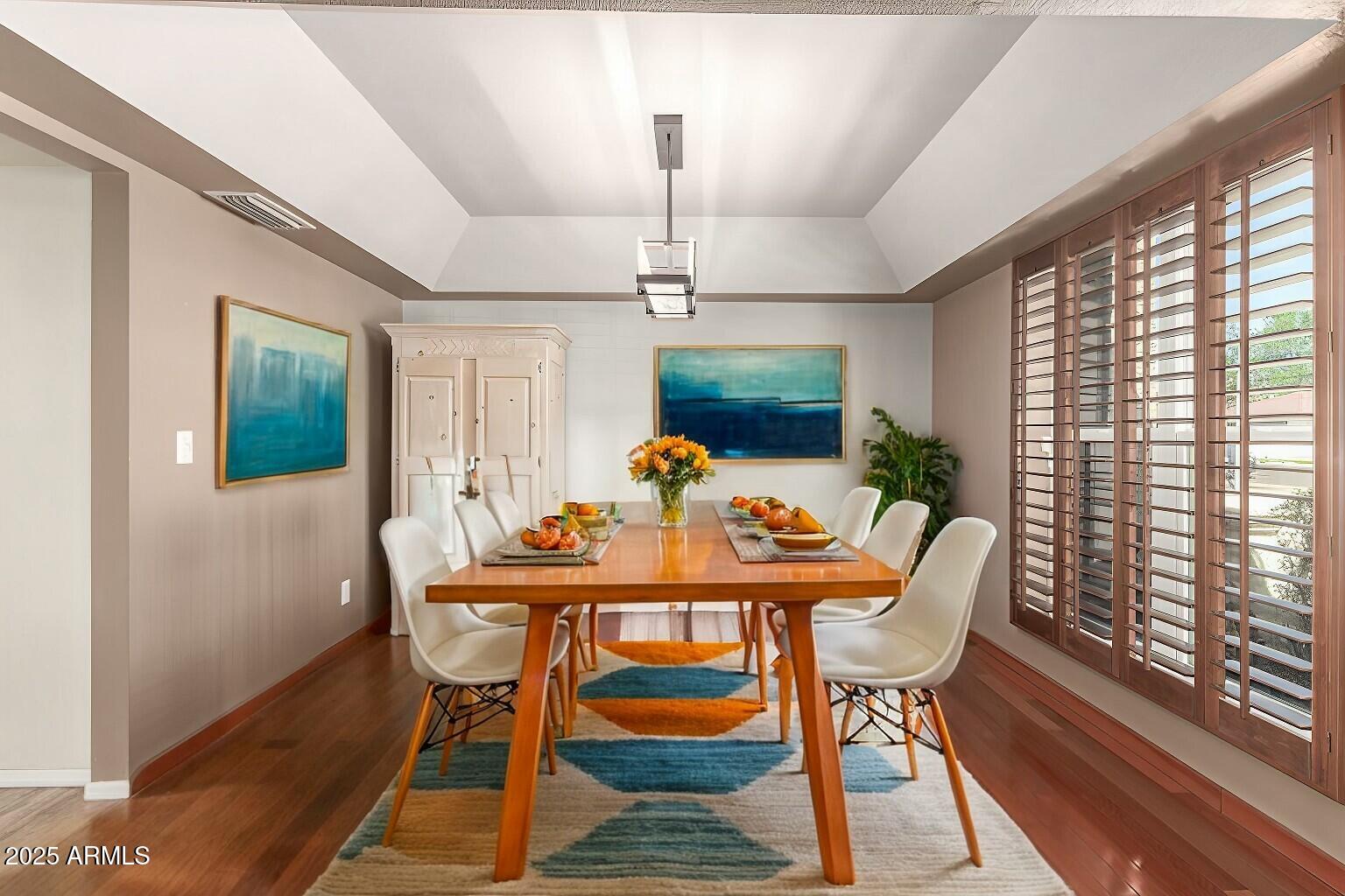 229 W LA VIEVE Lane