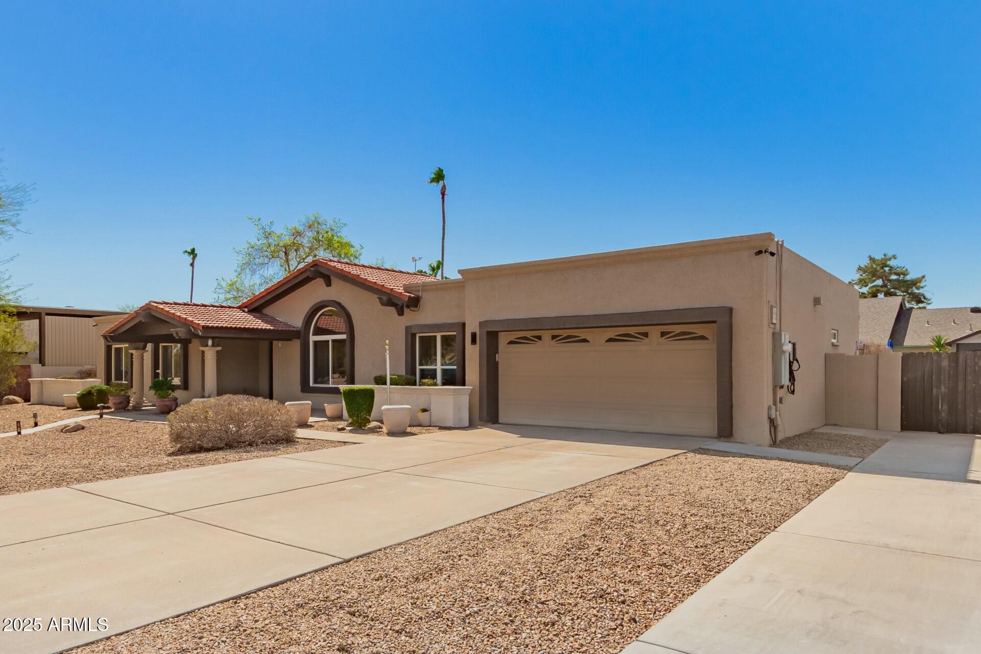 229 W LA VIEVE Lane