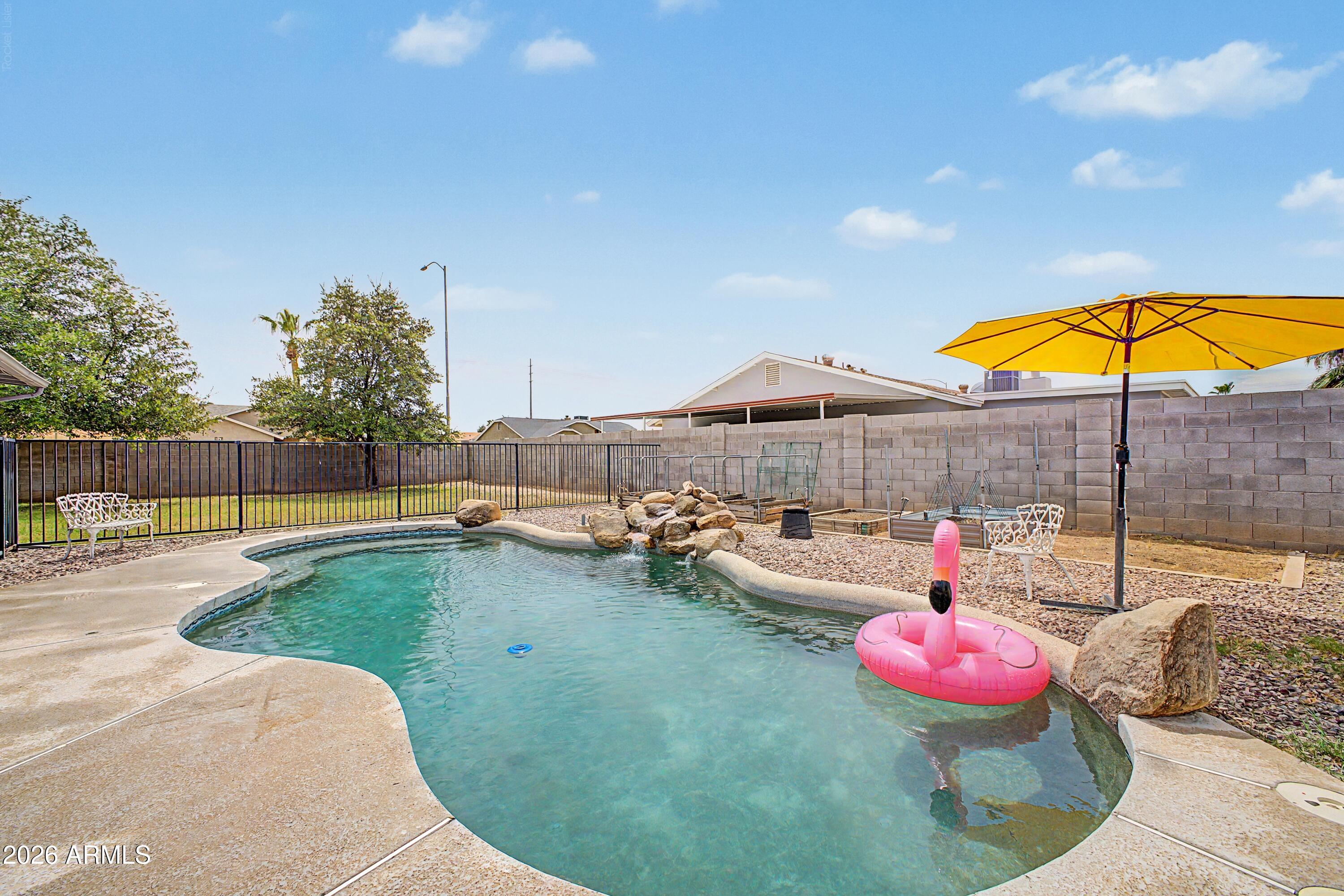 5553 E DRUMMER Avenue
