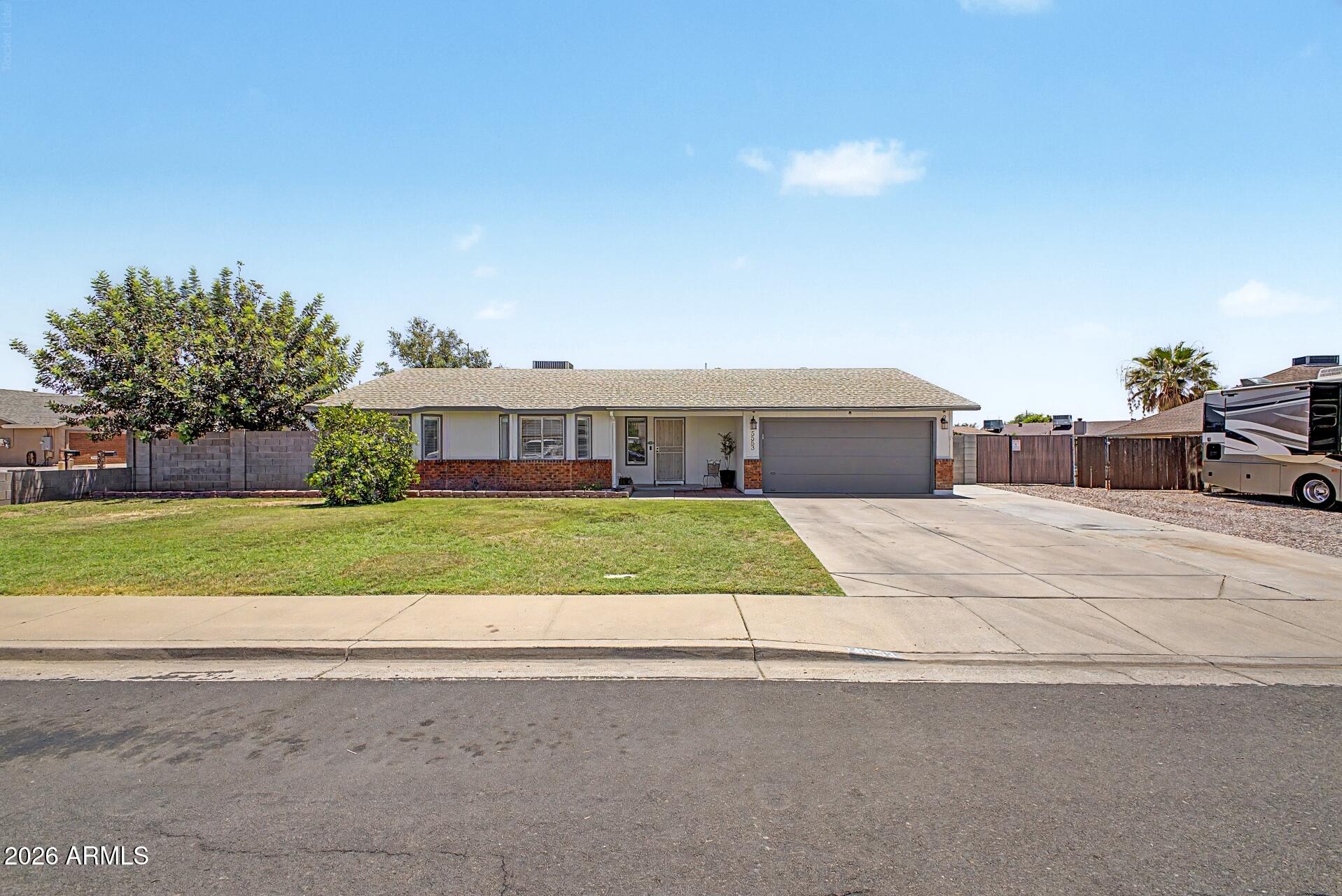 5553 E DRUMMER Avenue