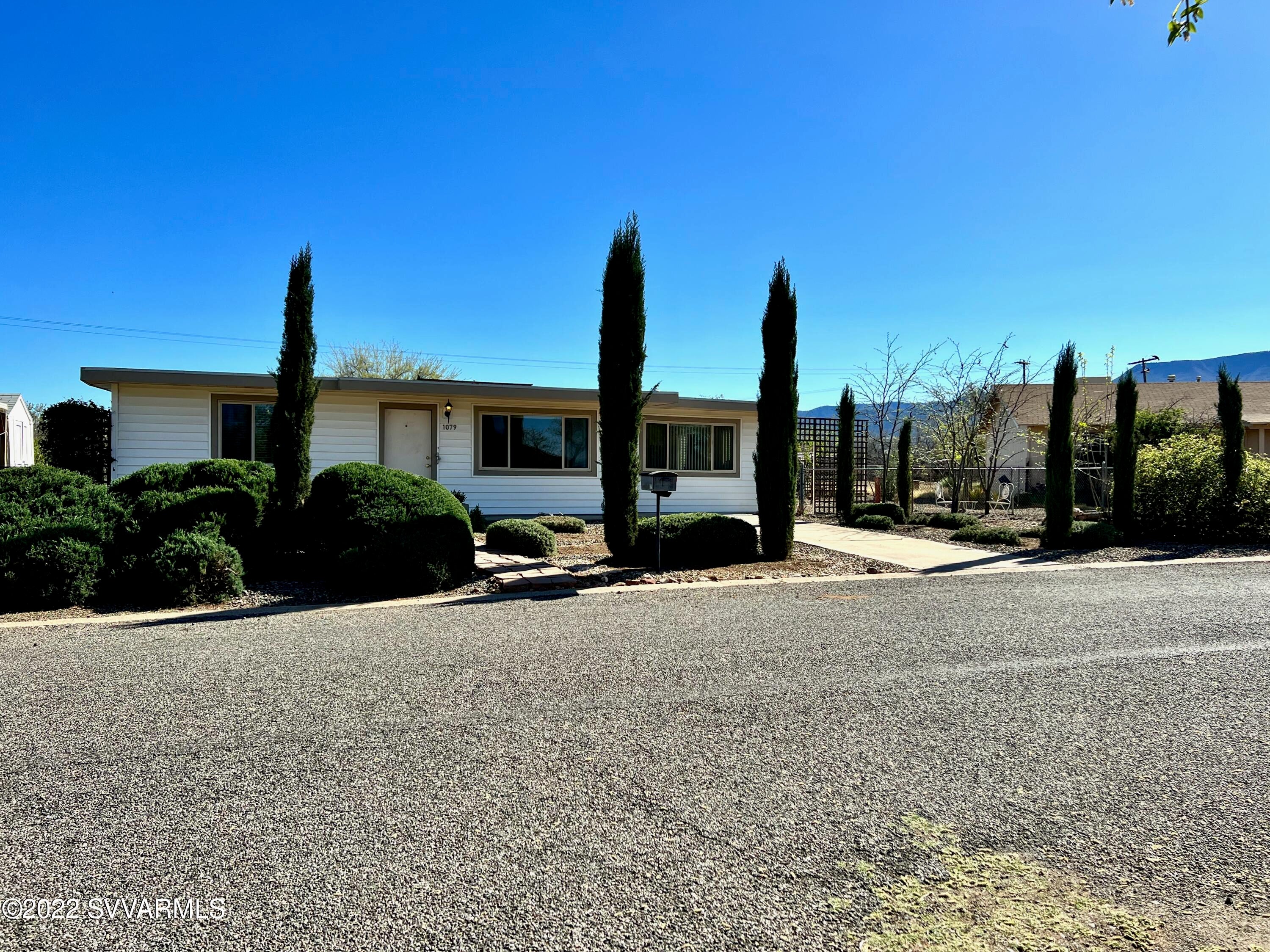 1079 E Beech Cir-Front