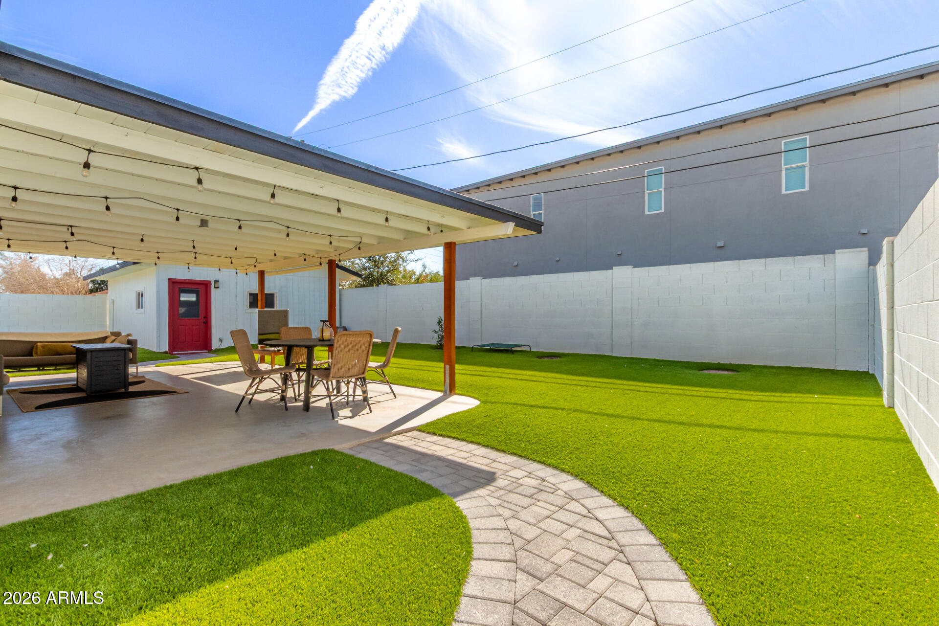 2917 E PINCHOT Avenue