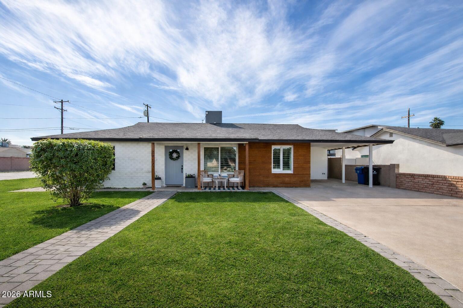 2917 E PINCHOT Avenue