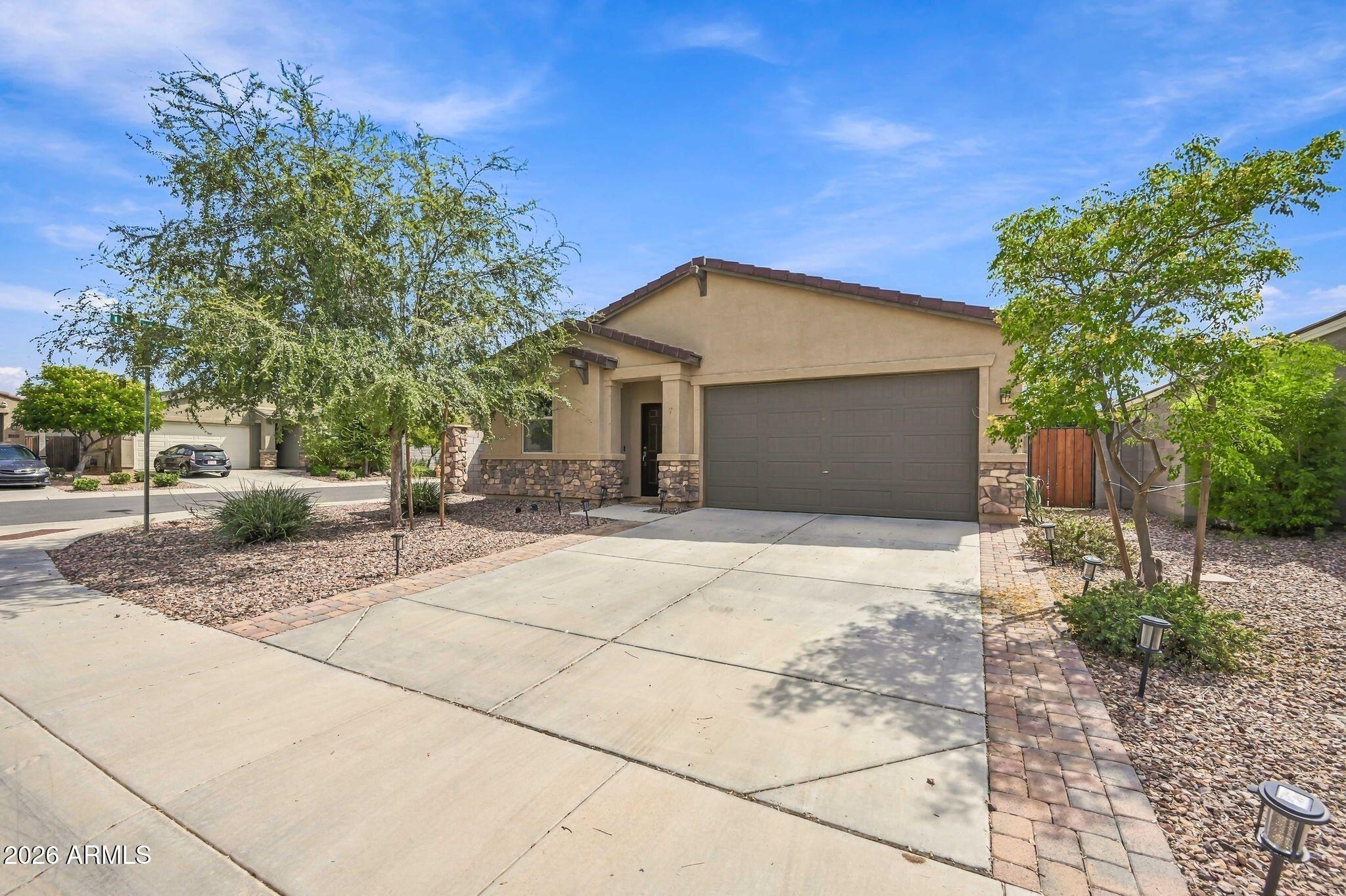 283 W NIKITA Drive