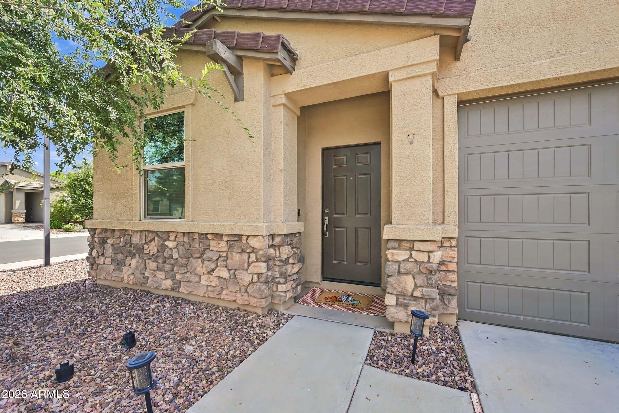 283 W NIKITA Drive