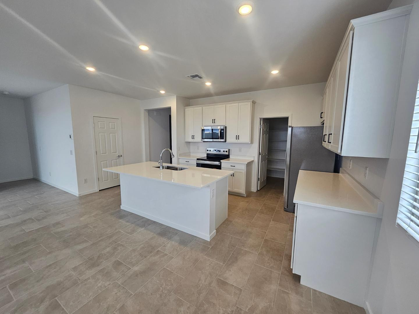 548 W FREMONT Pass