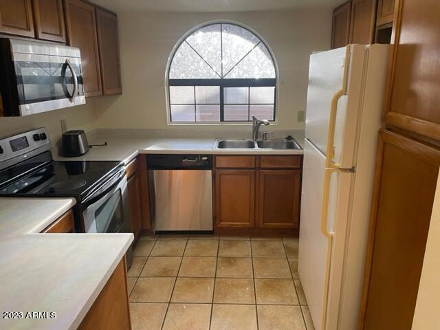 818 S WESTWOOD -- 233