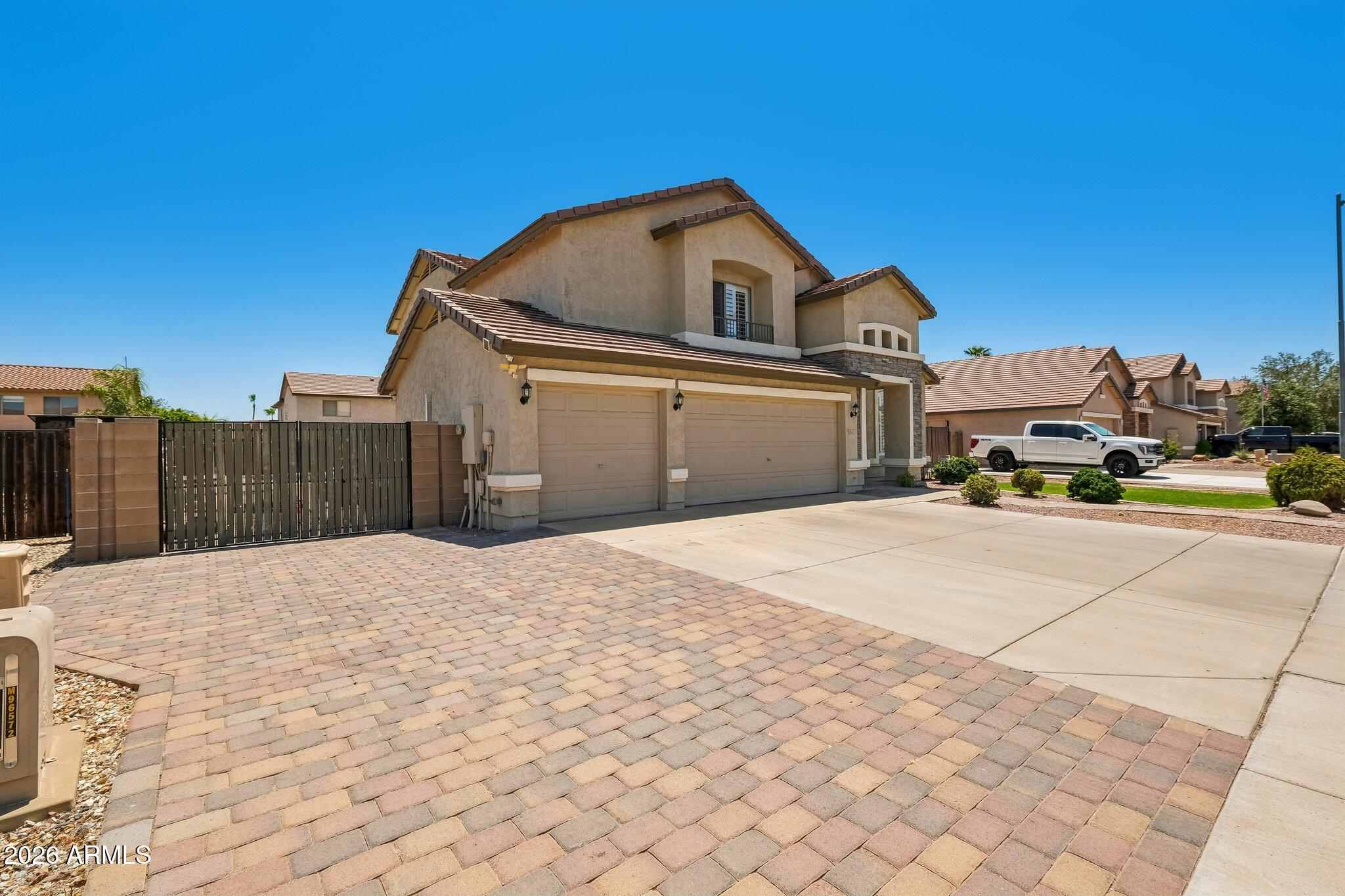 8653 W QUAIL Avenue