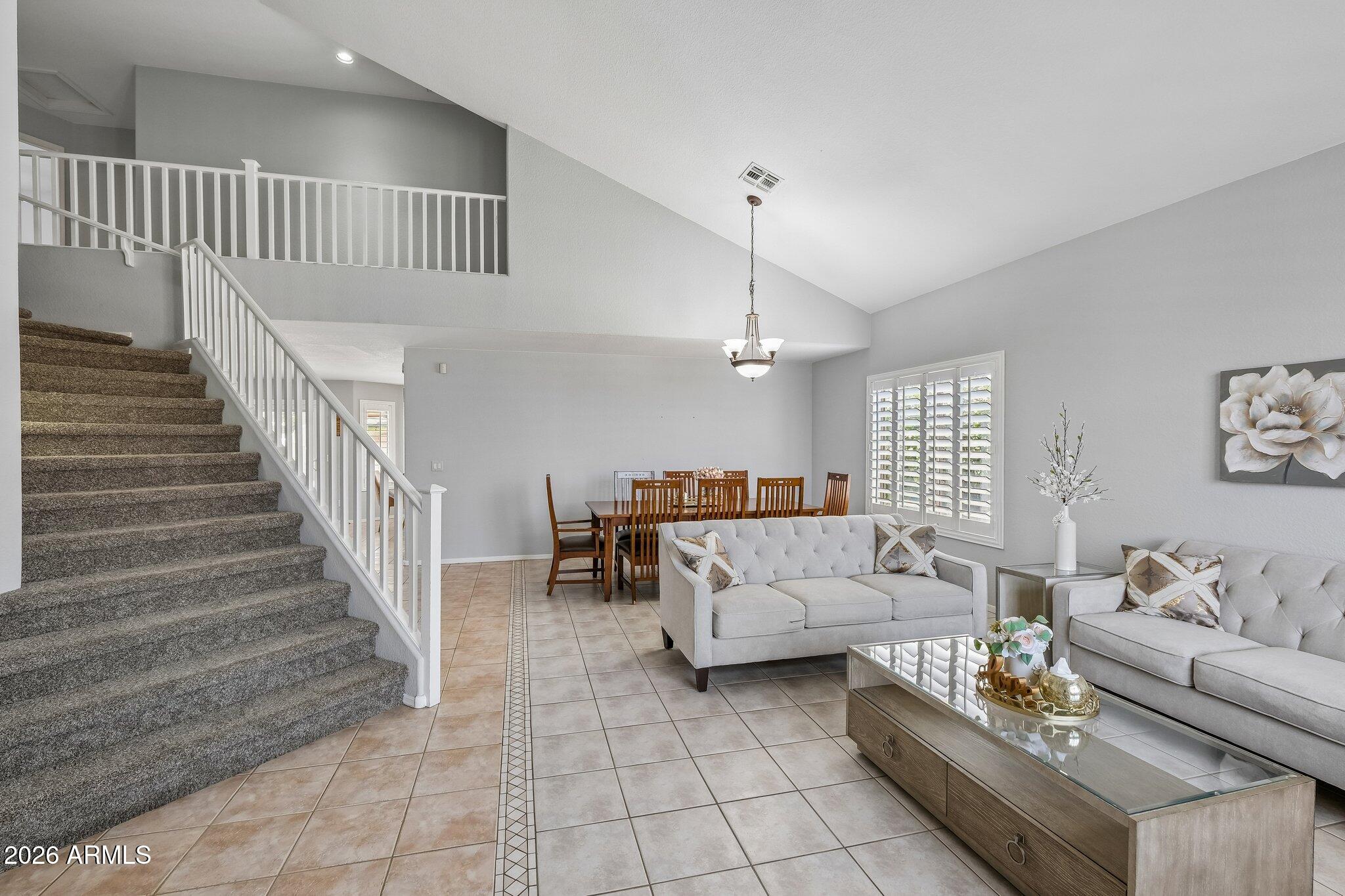 8653 W QUAIL Avenue