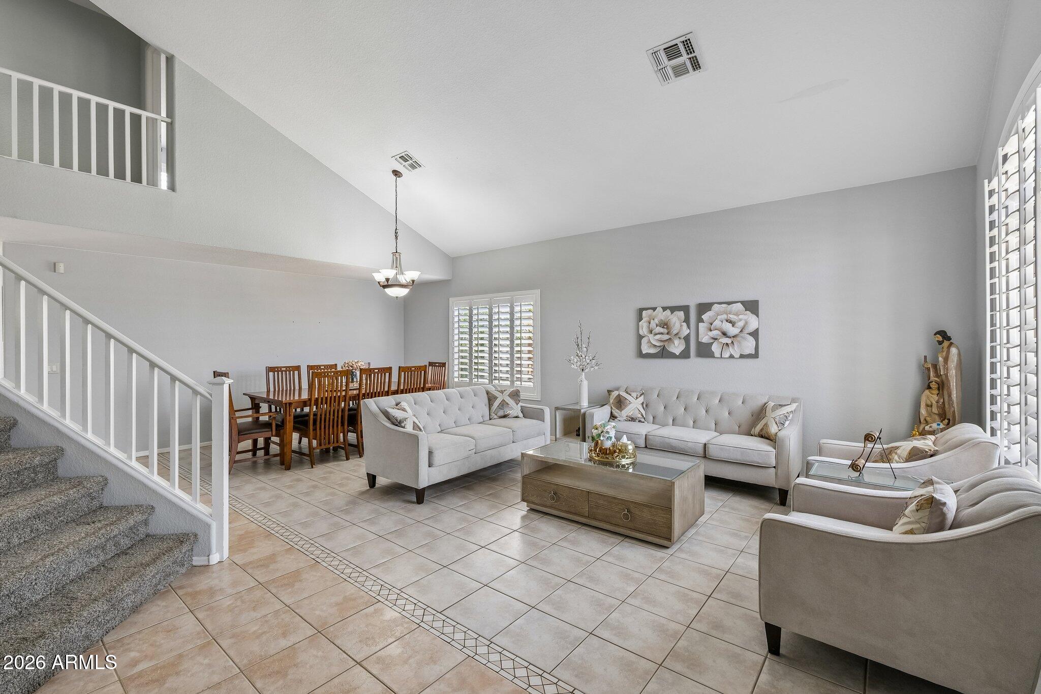 8653 W QUAIL Avenue