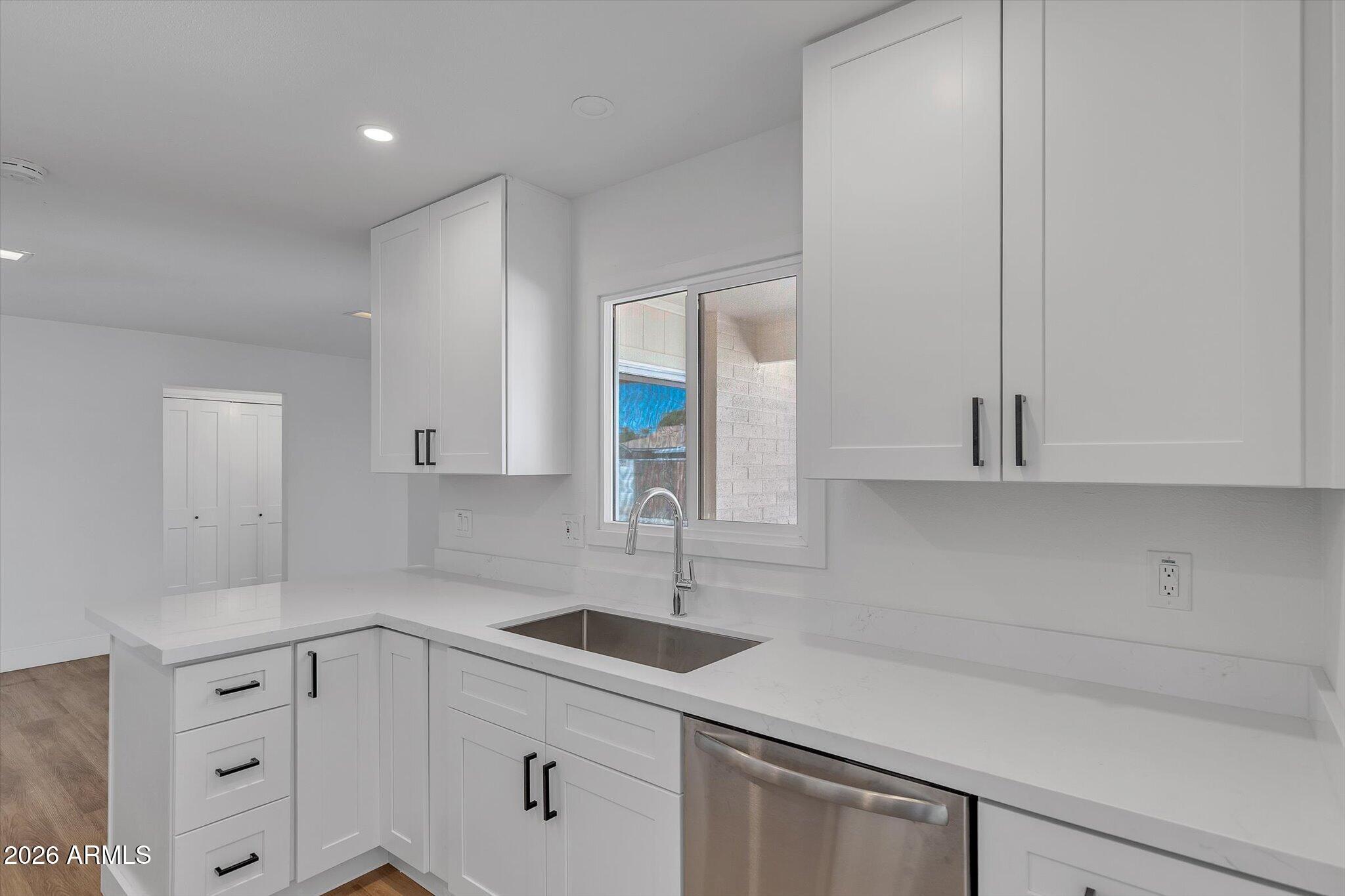 1034 E HERMOSA Drive