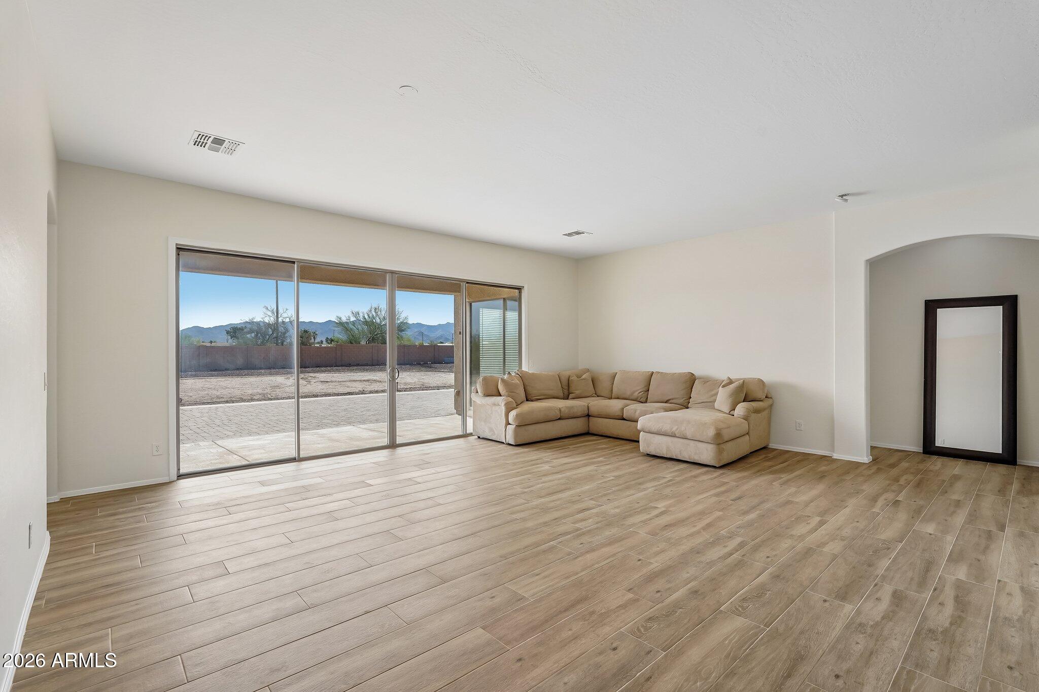 3518 N MANSFIELD Drive