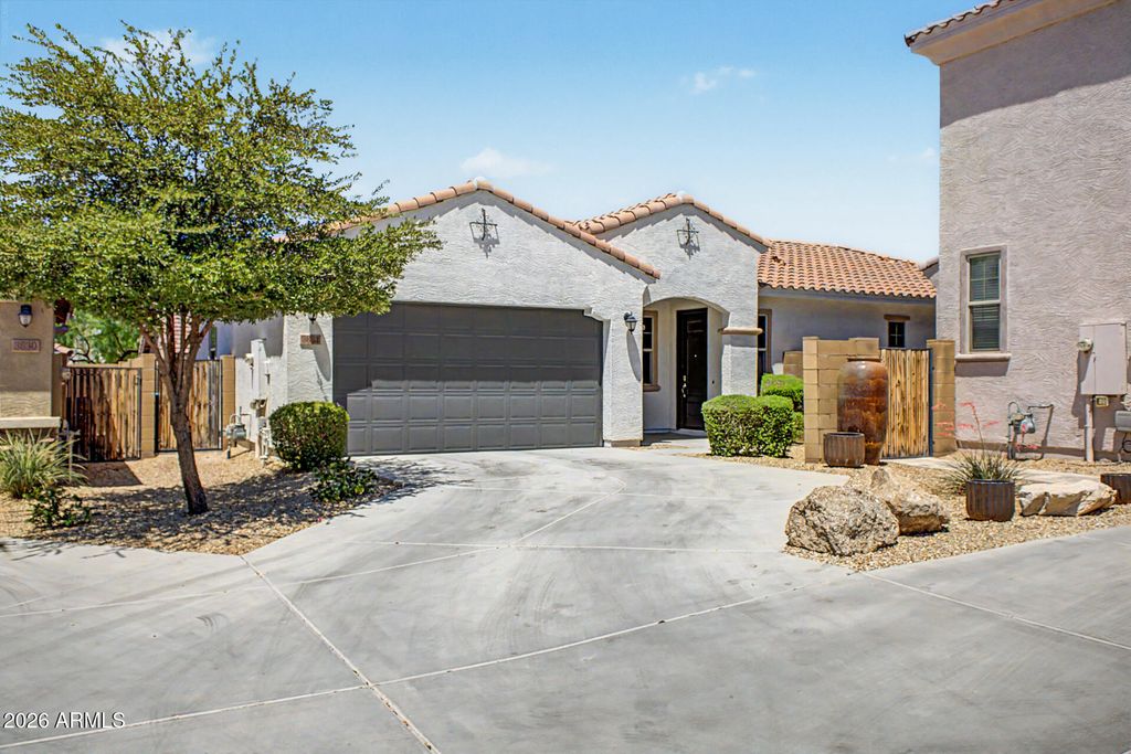 Photo of 3834 E Branham Lane, Phoenix, AZ 85042 (MLS # 7028793)