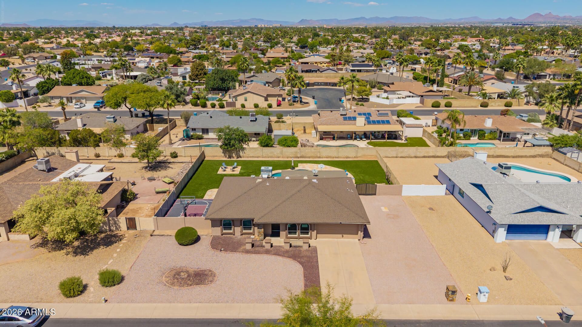 5828 E LUDLOW Drive