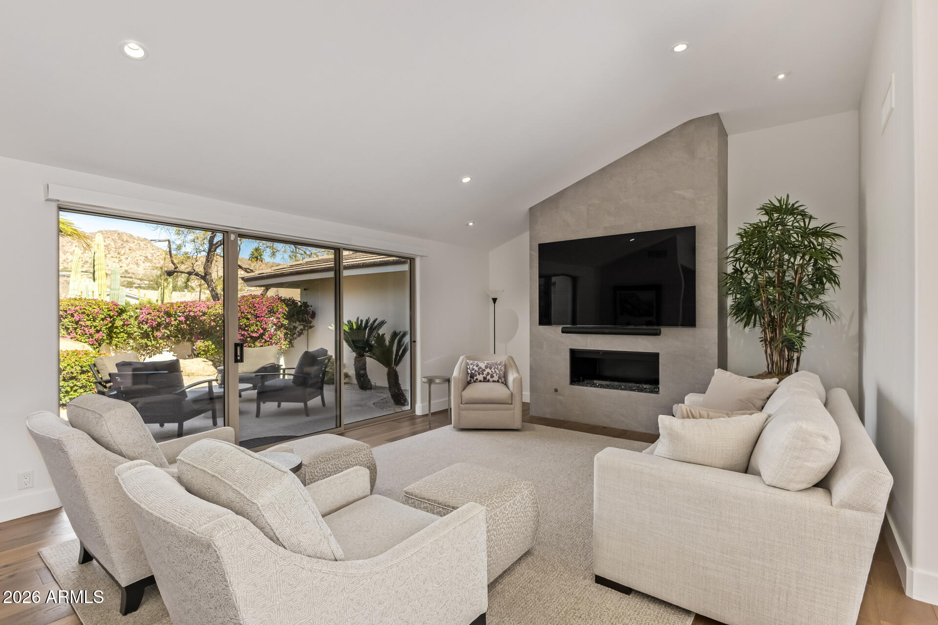 5635 E LINCOLN Drive 54