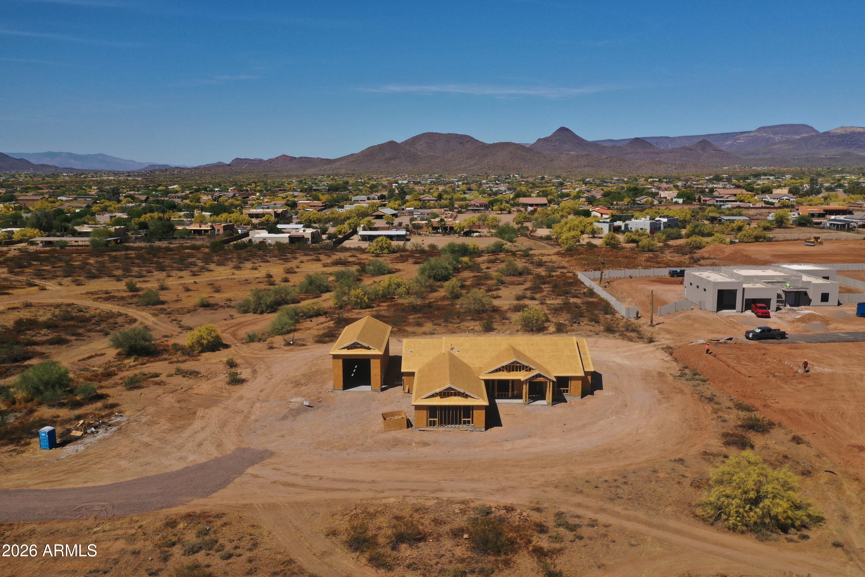 1635 W ARROWHEAD Lane