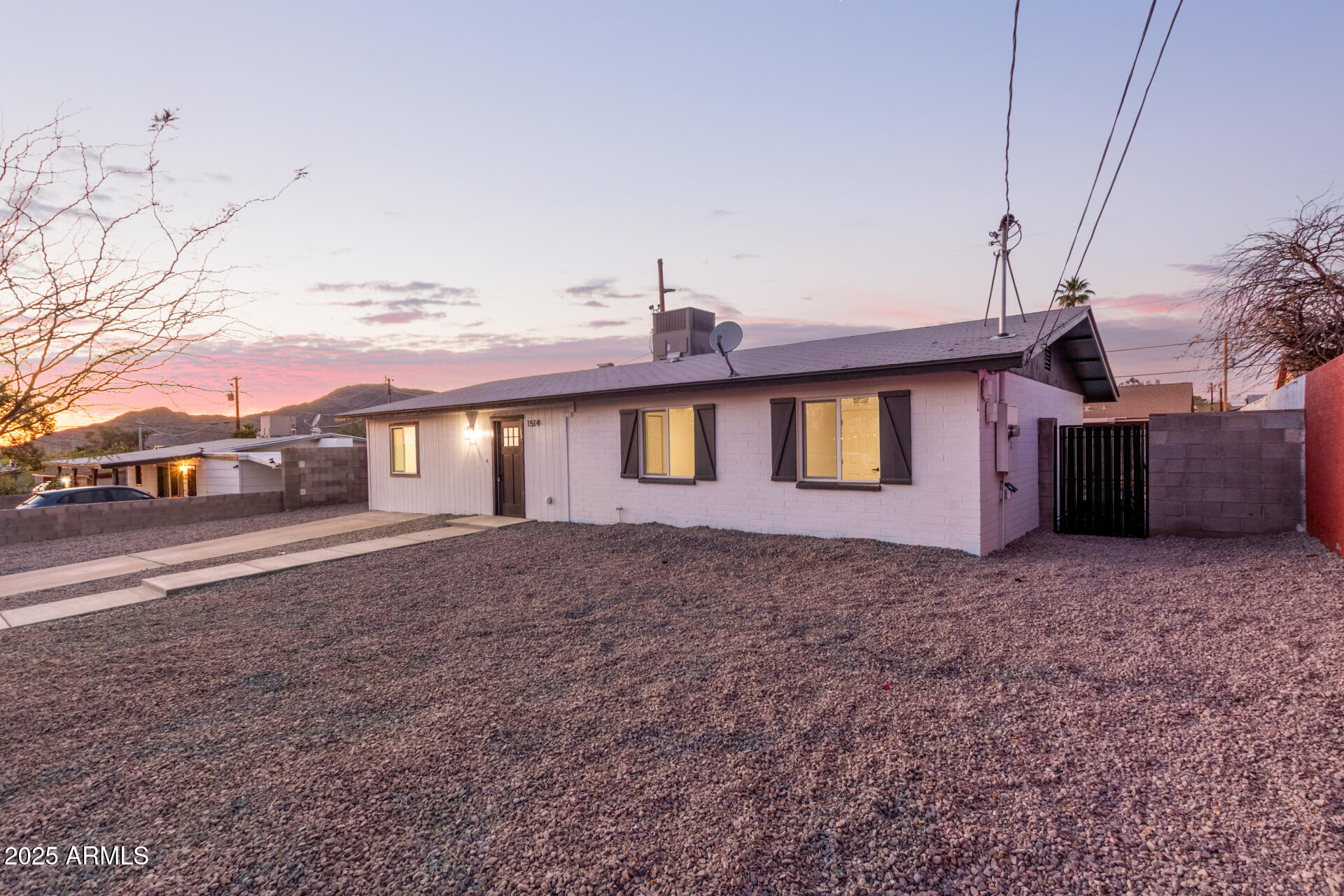 1514 E TURQUOISE Avenue