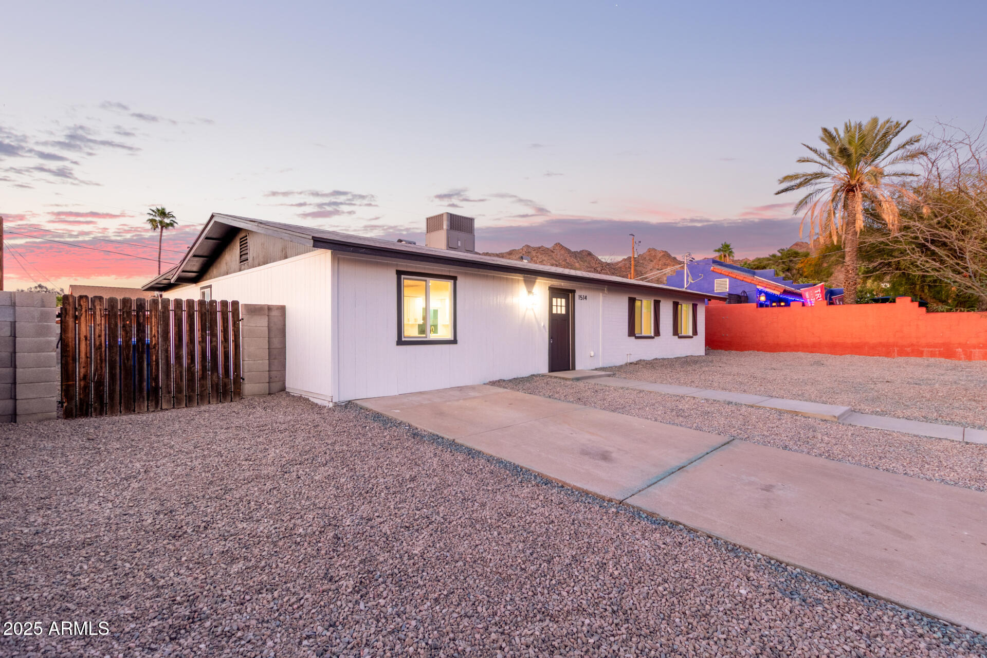 1514 E TURQUOISE Avenue