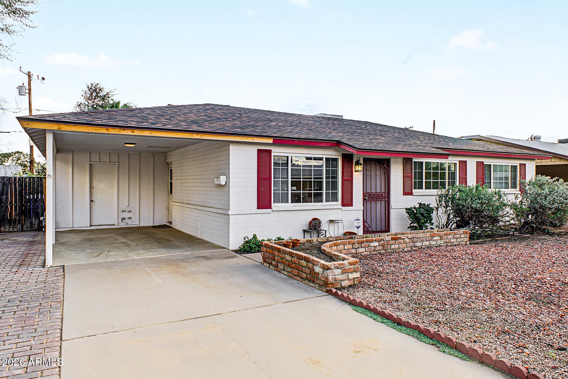 1007 E RUTH Avenue