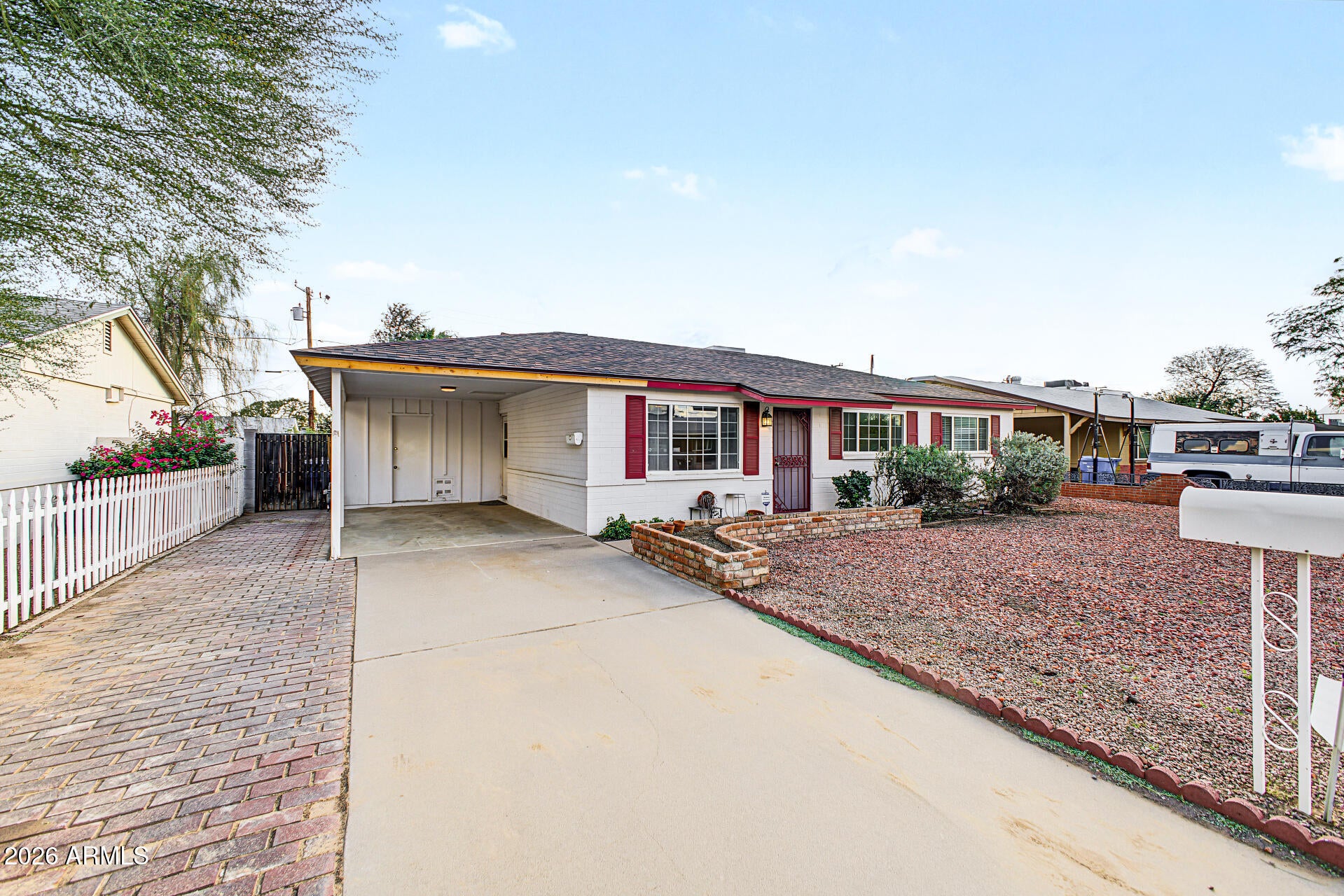 1007 E RUTH Avenue