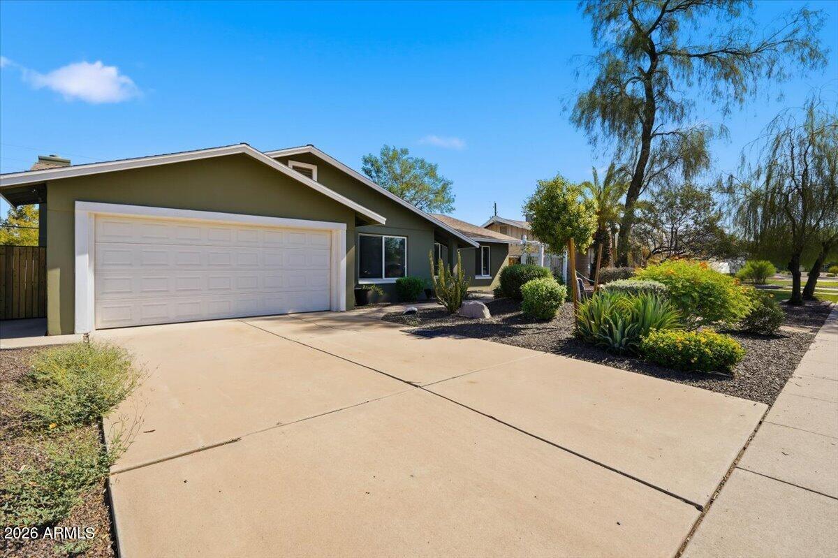 1506 E BROADMOR Drive
