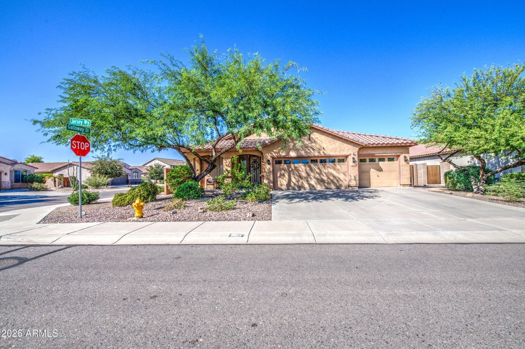 Photo of 903 W Jersey Way, San Tan Valley, AZ 85143 (MLS # 7071505)