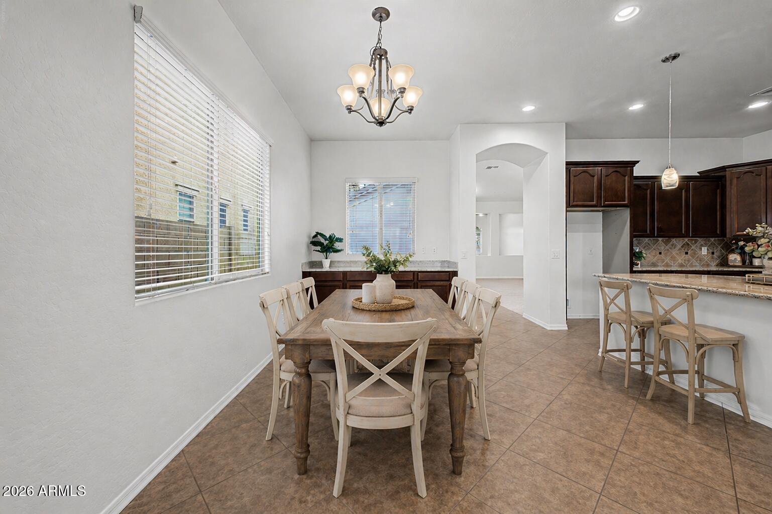 2564 E ORLEANS Drive