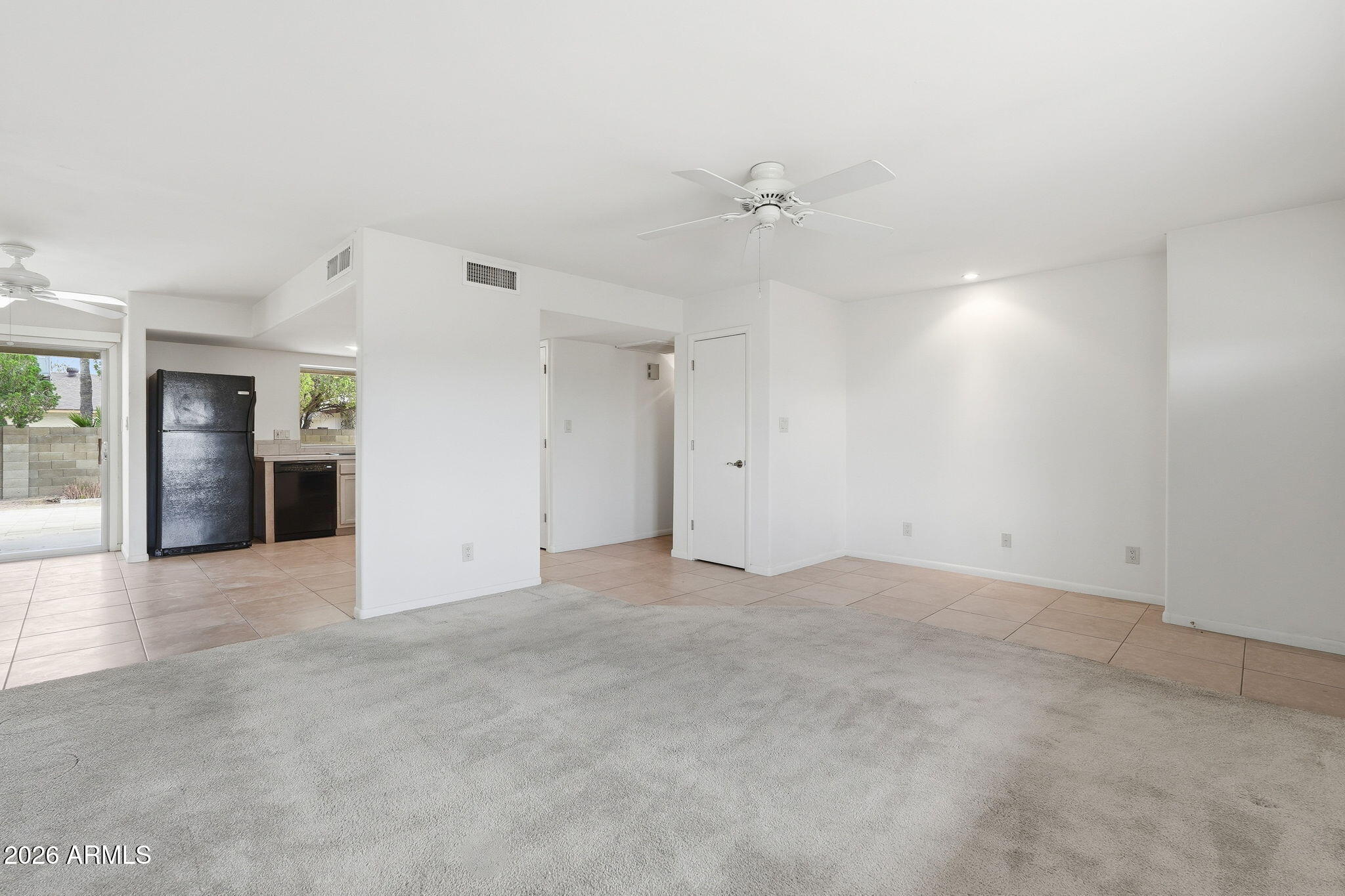 2302 E WALTANN Lane