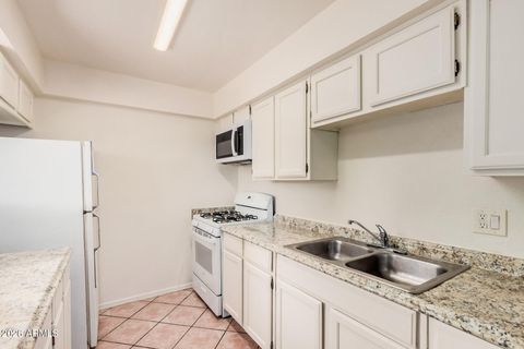 7937 W PINCHOT Avenue Phoenix AZ 85033